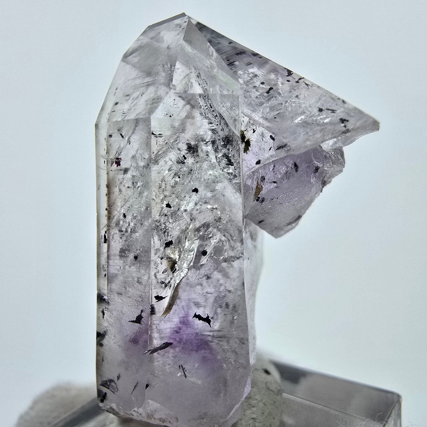 Harlekin Phantom Amethyst mit Analcim Streep Mine Goboboseb Namibia 41*30*17mm