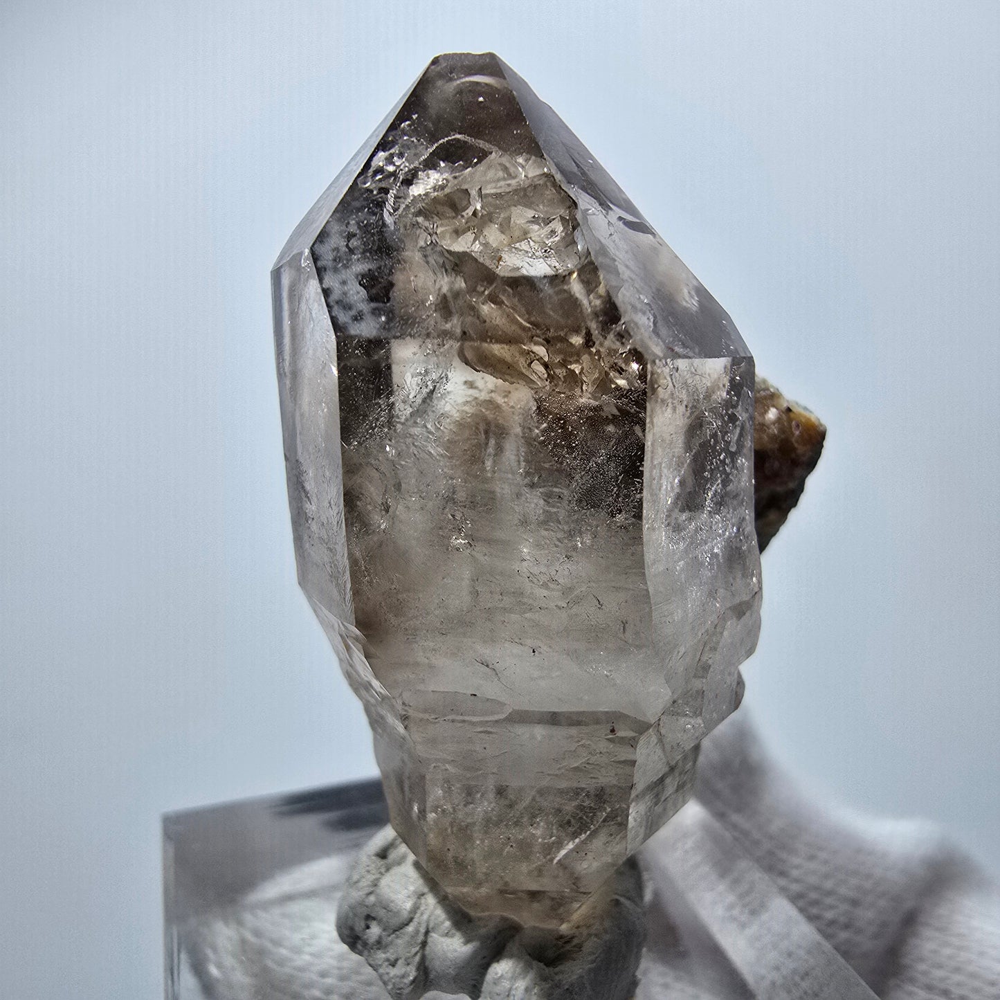 Amas de quartz fumé fantôme transparent, Goboboseb, Namibie, 39 x 36 x 28 mm