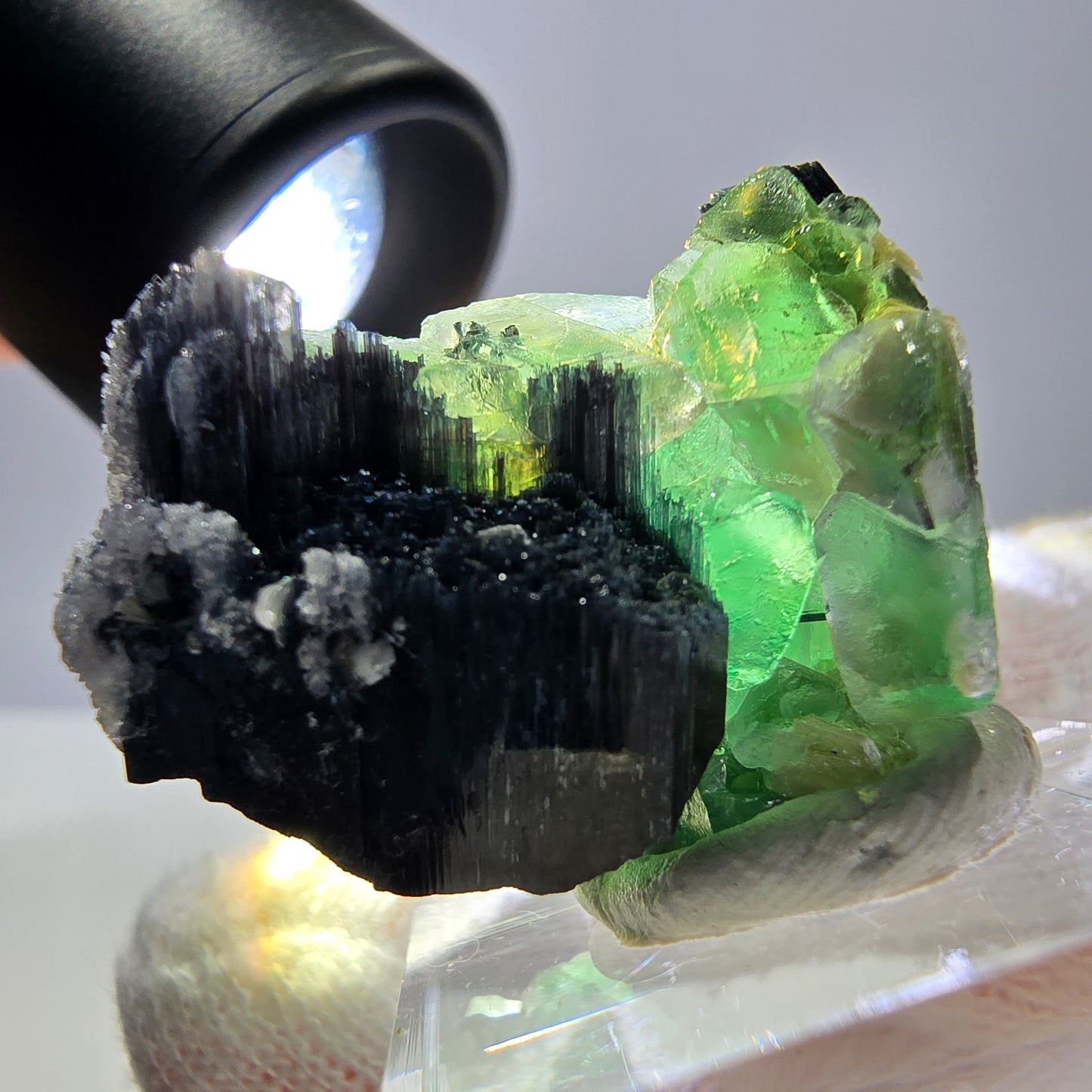 Fluorite fantôme, tourmaline Schörl, muscovite, hyalite, stade Erongo, Namibie 27*25*20 mm