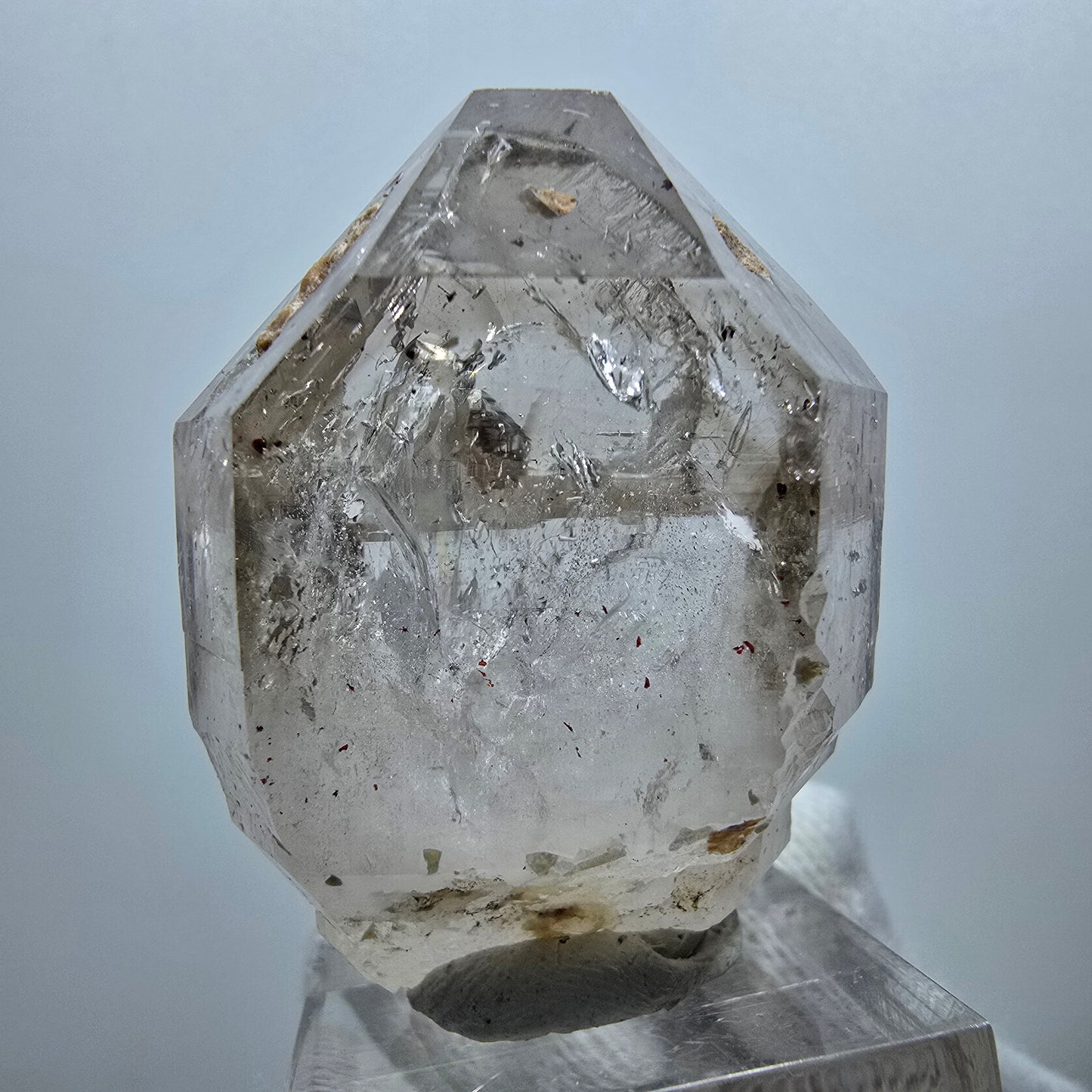 Pointe de sceptre en quartz fumé fantôme transparent, Goboboseb, Namibie, 44 x 33 x 22 mm