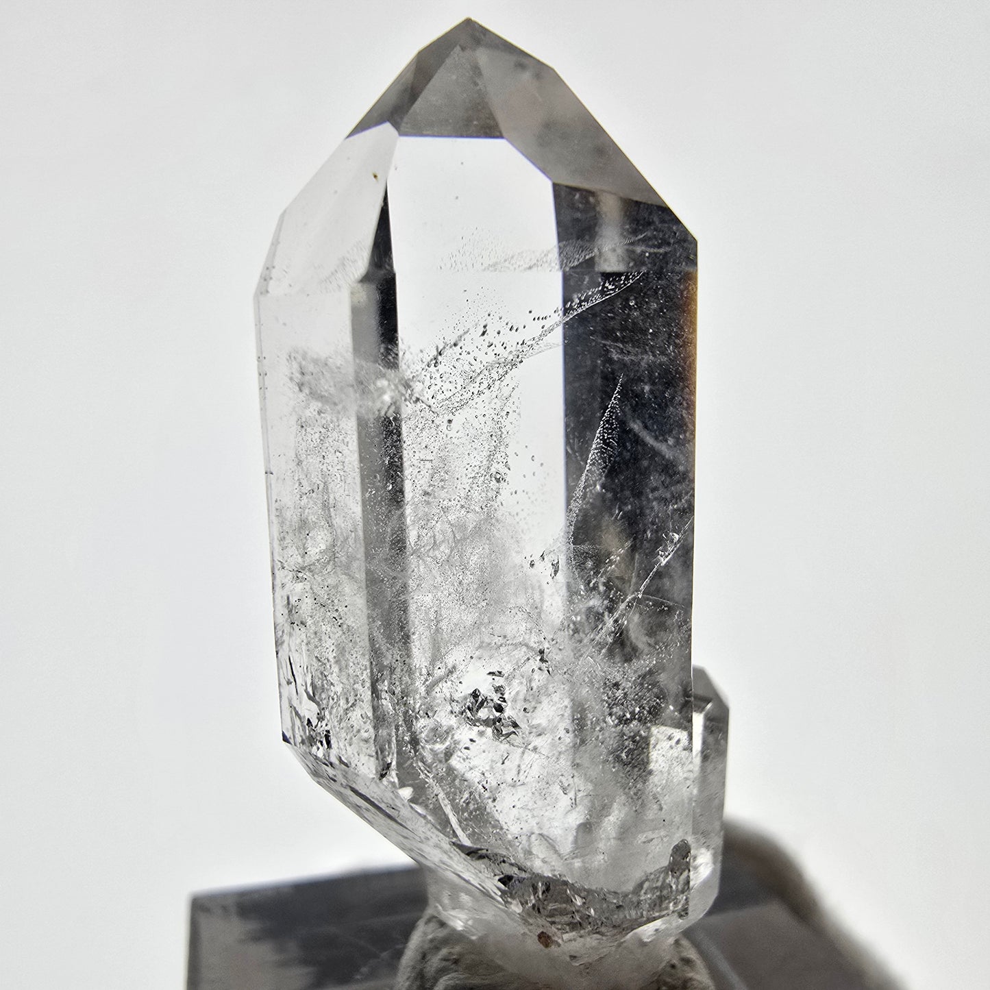 Gobo de poche Sceptre Valentine en quartz fumé Phantom extrêmement transparent. Namibie 39 x 16 x 15 mm