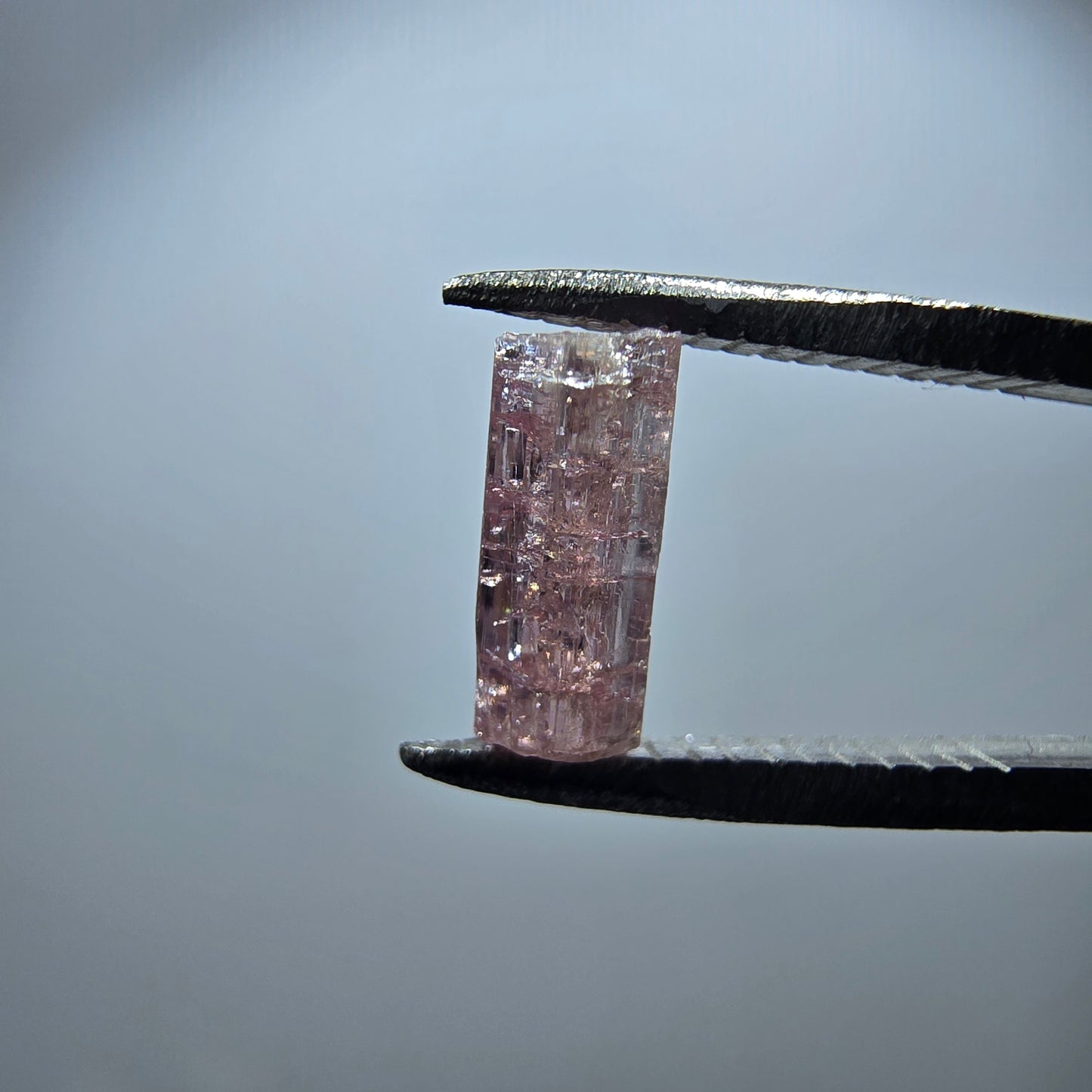 Seltener Rubellit Turmalin Kristall, rosa Minas Gerais, Brasilien 8*3*3mm
