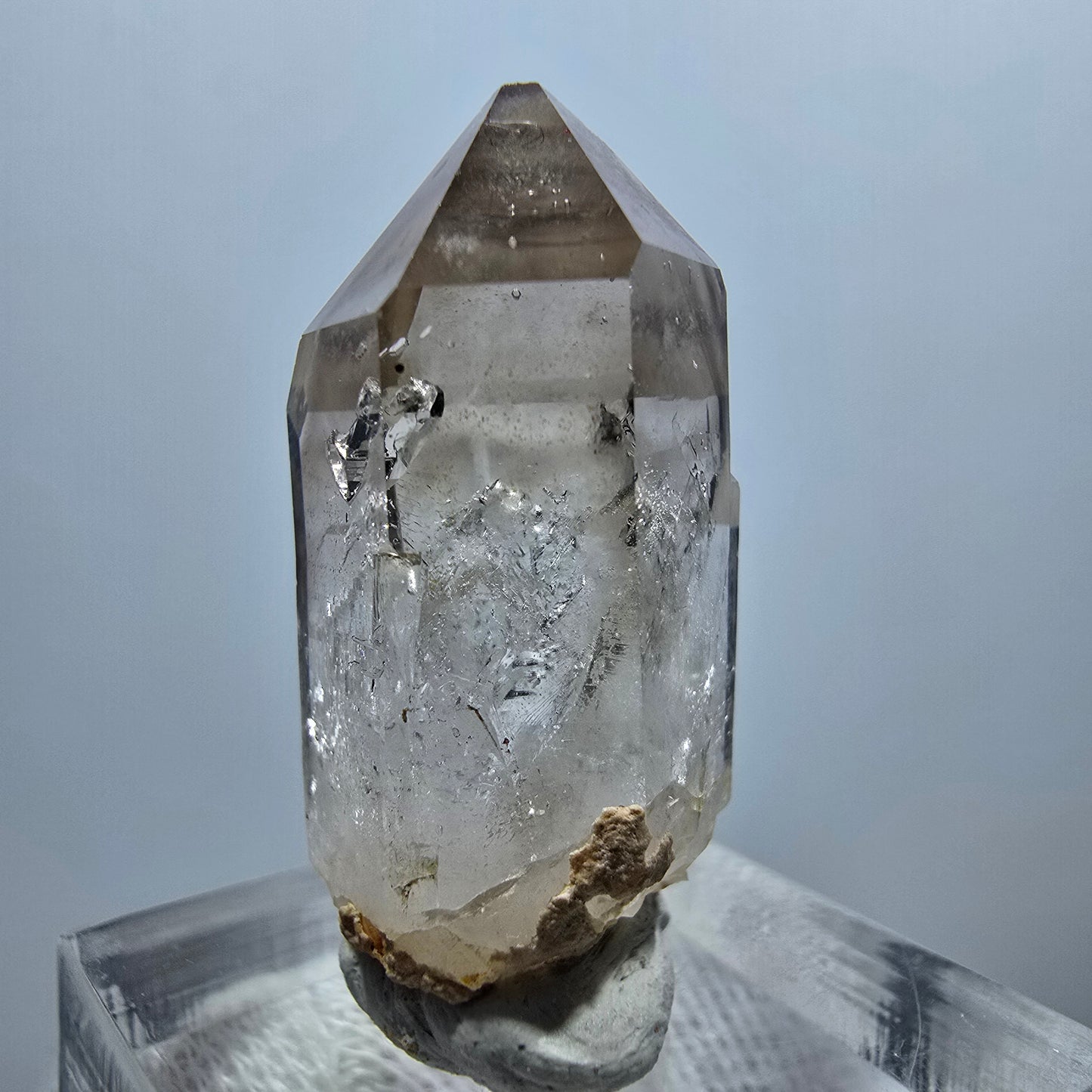 Pointe de sceptre en quartz fumé fantôme transparent, Goboboseb, Namibie, 30 x 15 x 16 mm