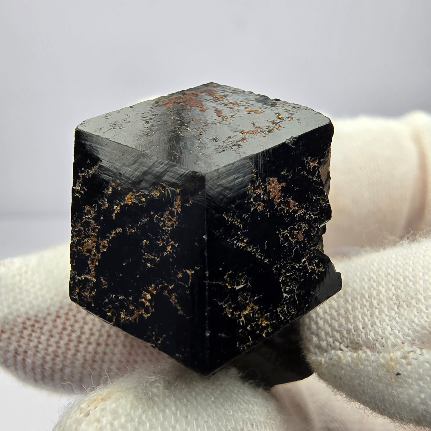 Symmetrischer Schörl Turmalin schwarz glänzend Erongo, Namibia 24*23*20mm
