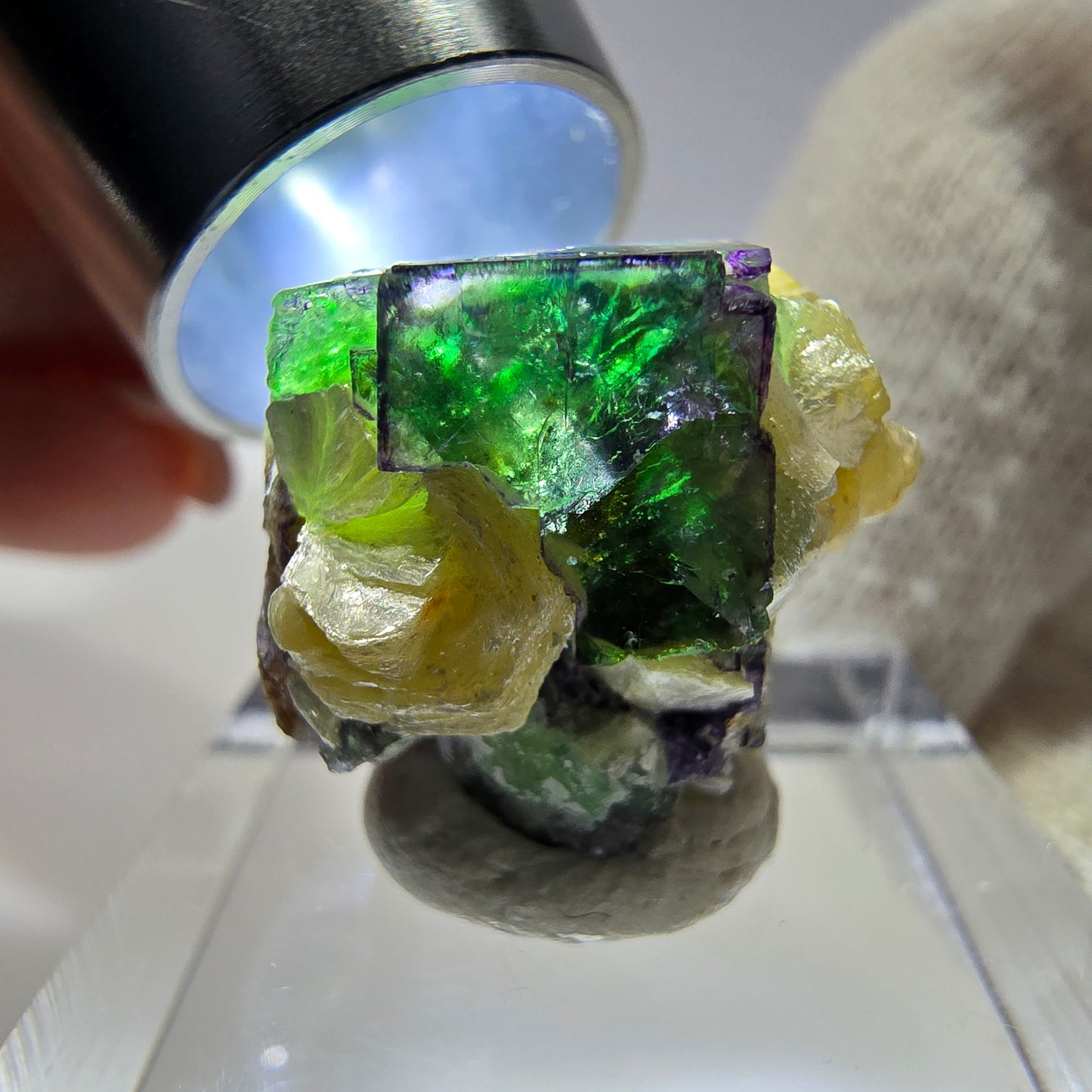 Cube de fluorite fantôme zonal, muscovite, spécimen d'hyalite, Erongo, Namibie, 18 x 19 x 17 mm