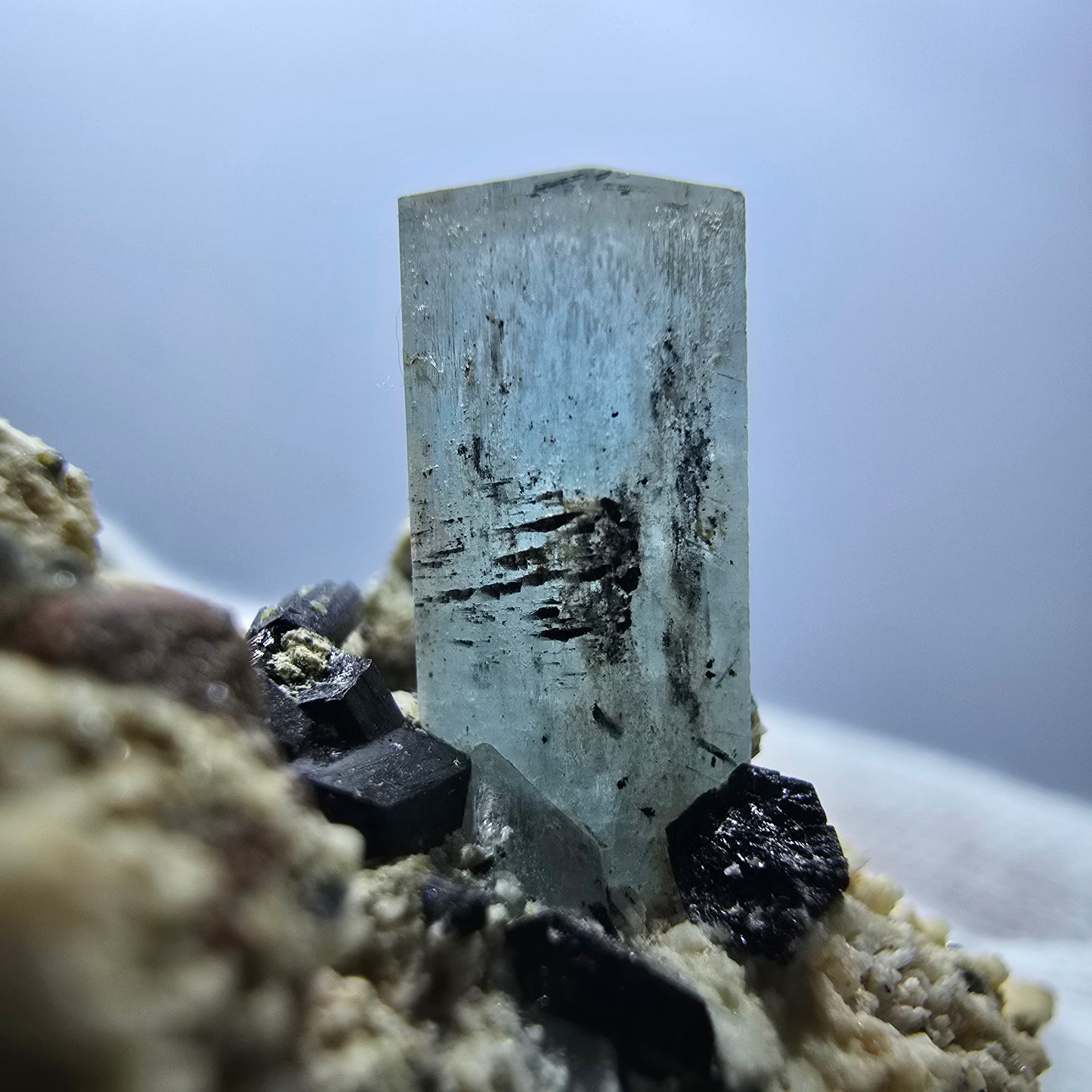 Aquamarin, Phantom Fluorit Schörl Muskovit Orthoklas Erongo, Namibia 63*58*43mm