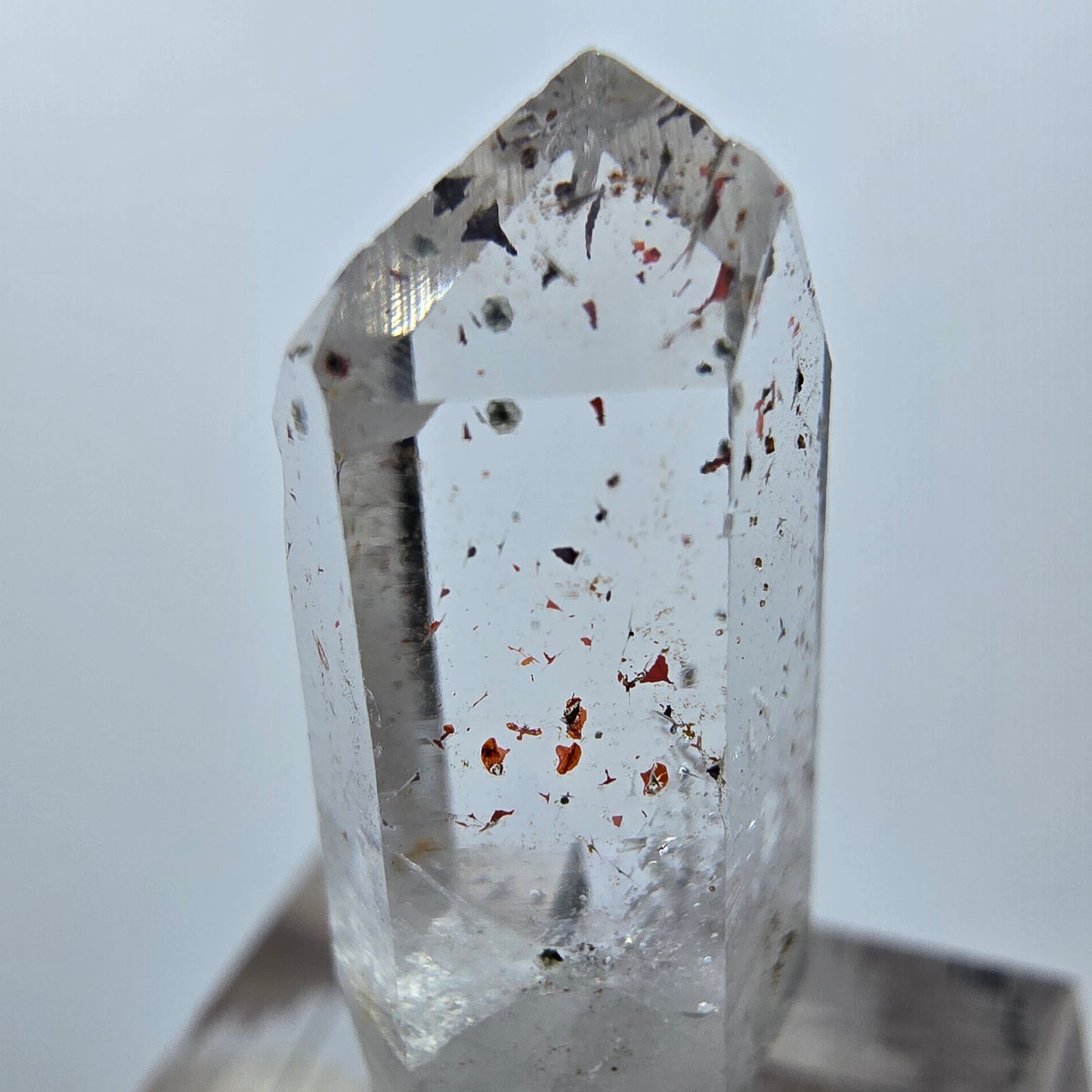 Quartz clair Harlequin Point Streep Mine, Goboboseb, Namibie, 31 x 12 x 10 mm