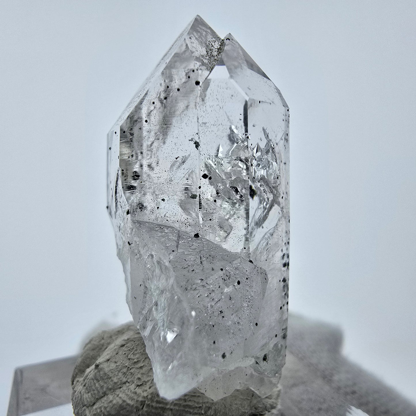 Cristal de quartz hématite fantôme transparent, Streep Mine, Goboboseb, Namibie, 35 x 19 x 16 mm