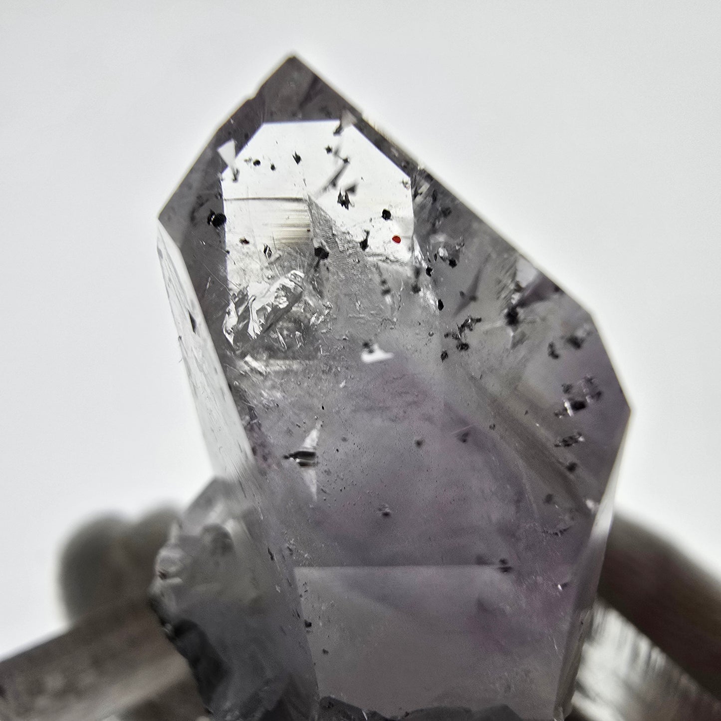 Améthyste fantôme Harlequin sur la mine Matrix Streep, Goboboseb, Namibie 28 x 17 x 14 mm
