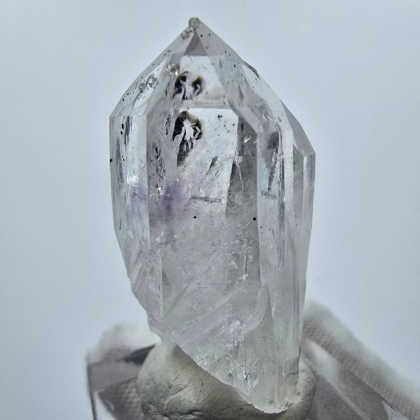 Phantom Amethyst mit Analcim, Hämatit Streep Mine Goboboseb Namibia 39*22*19mm