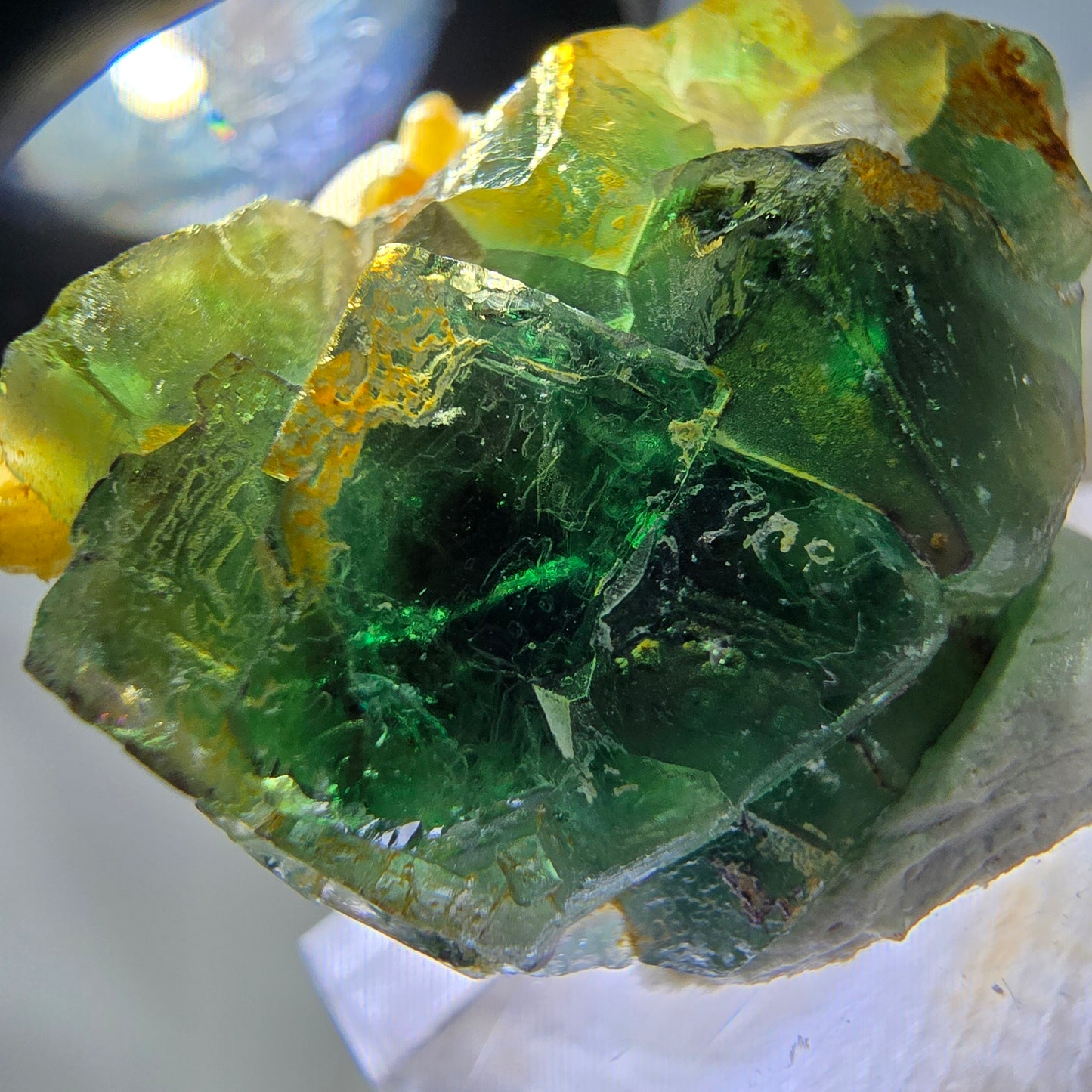 Cube de fluorite fantôme, muscovite et hyalite, spécimen d'Erongo, Namibie, 29 x 22 x 15 mm