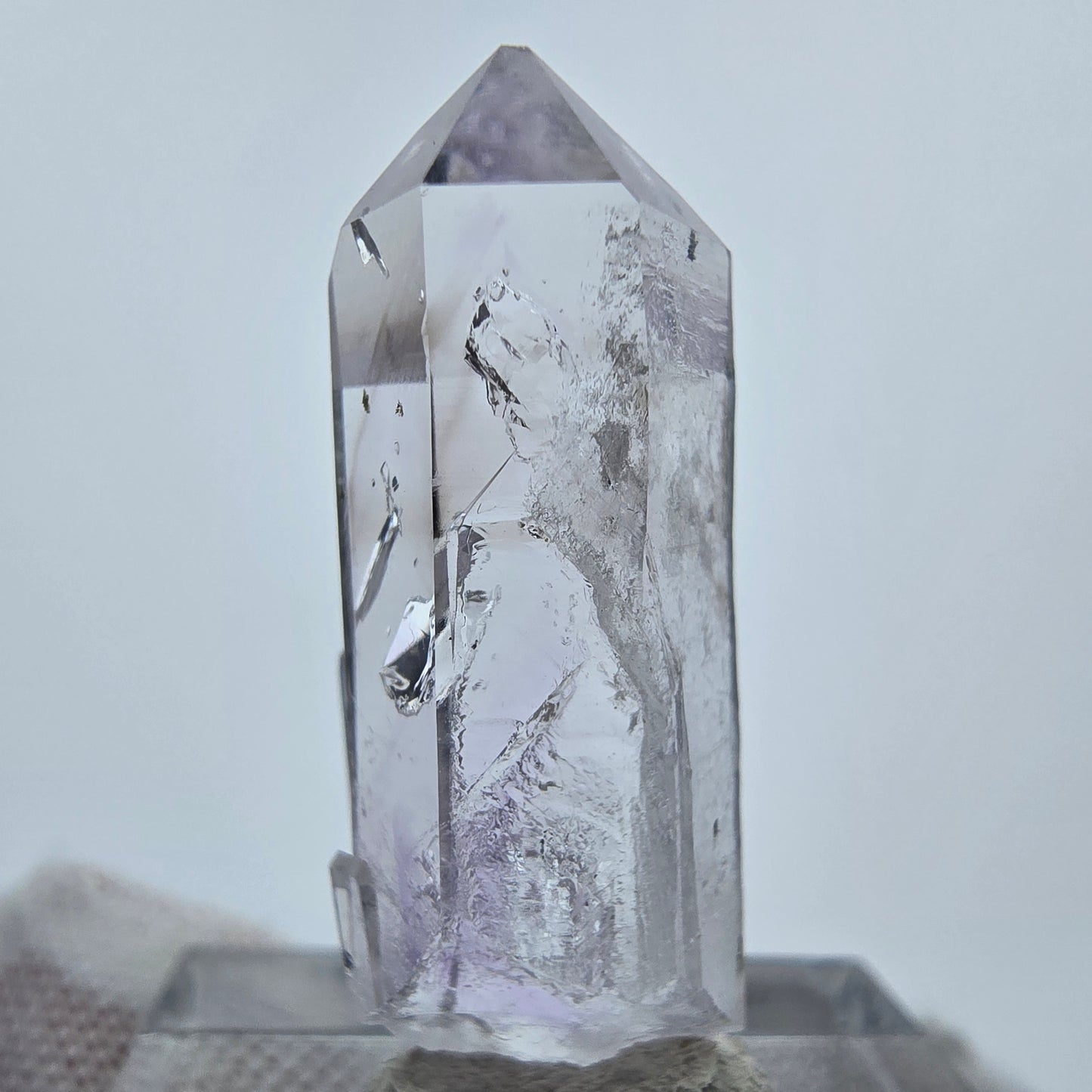Enhydro Phantom Amethyst mit Hämatit Streep Mine Goboboseb Namibia 32*10*10mm