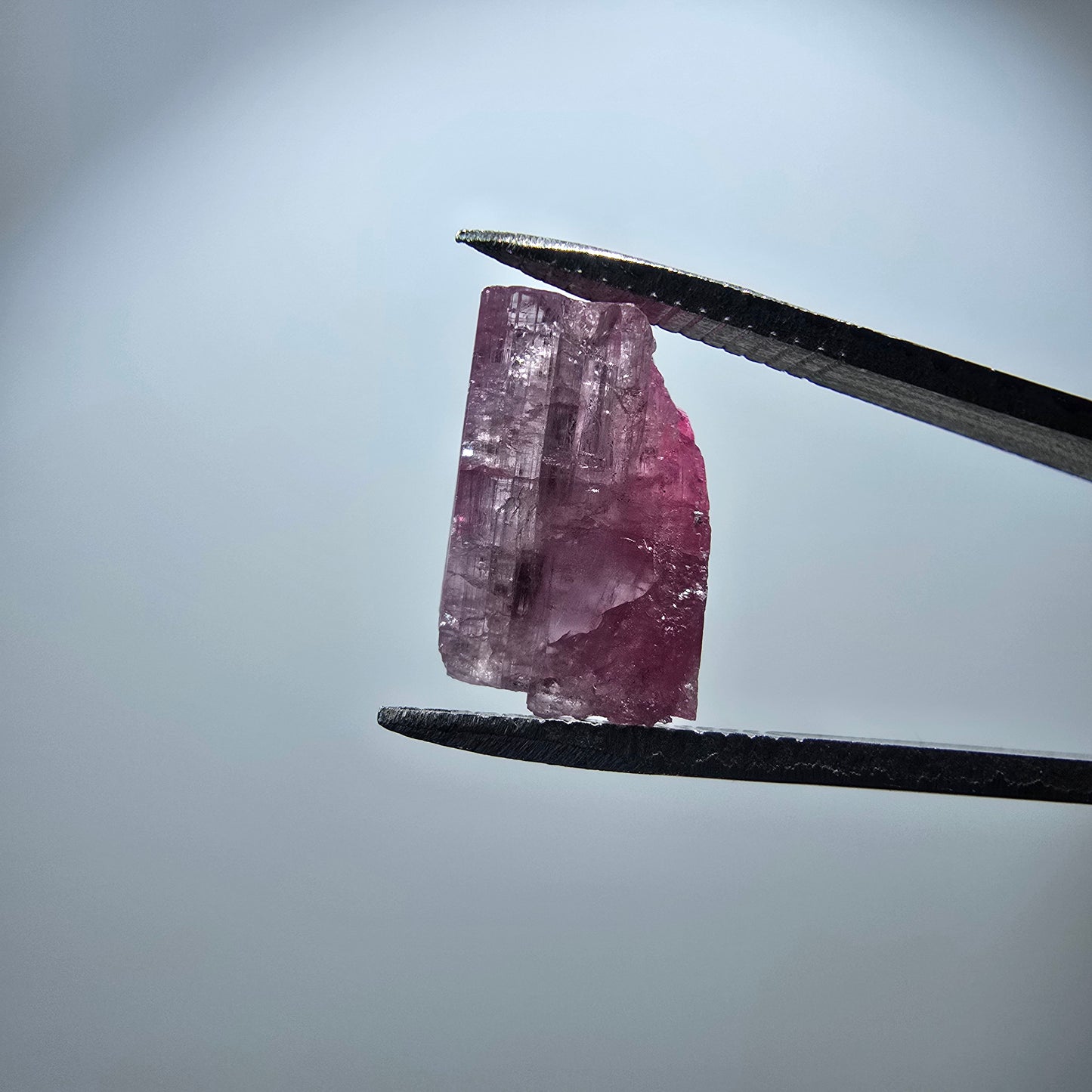 Cristal de tourmaline rubellite rare, rose Minas Gerais, Brésil 13 x 8 x 6 mm