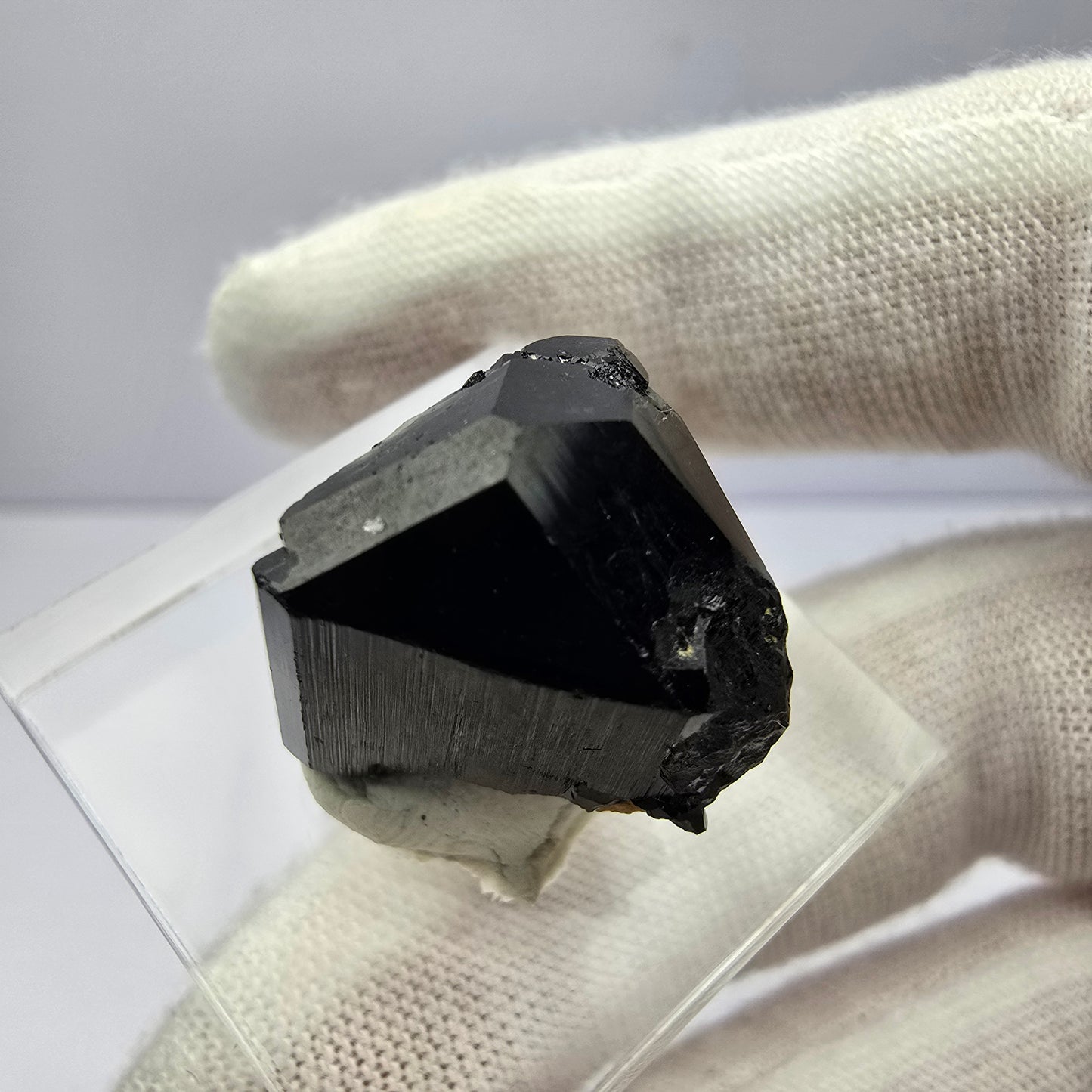 Symmetrischer Schörl Turmalin schwarz glänzend Erongo, Namibia 17*16*15mm