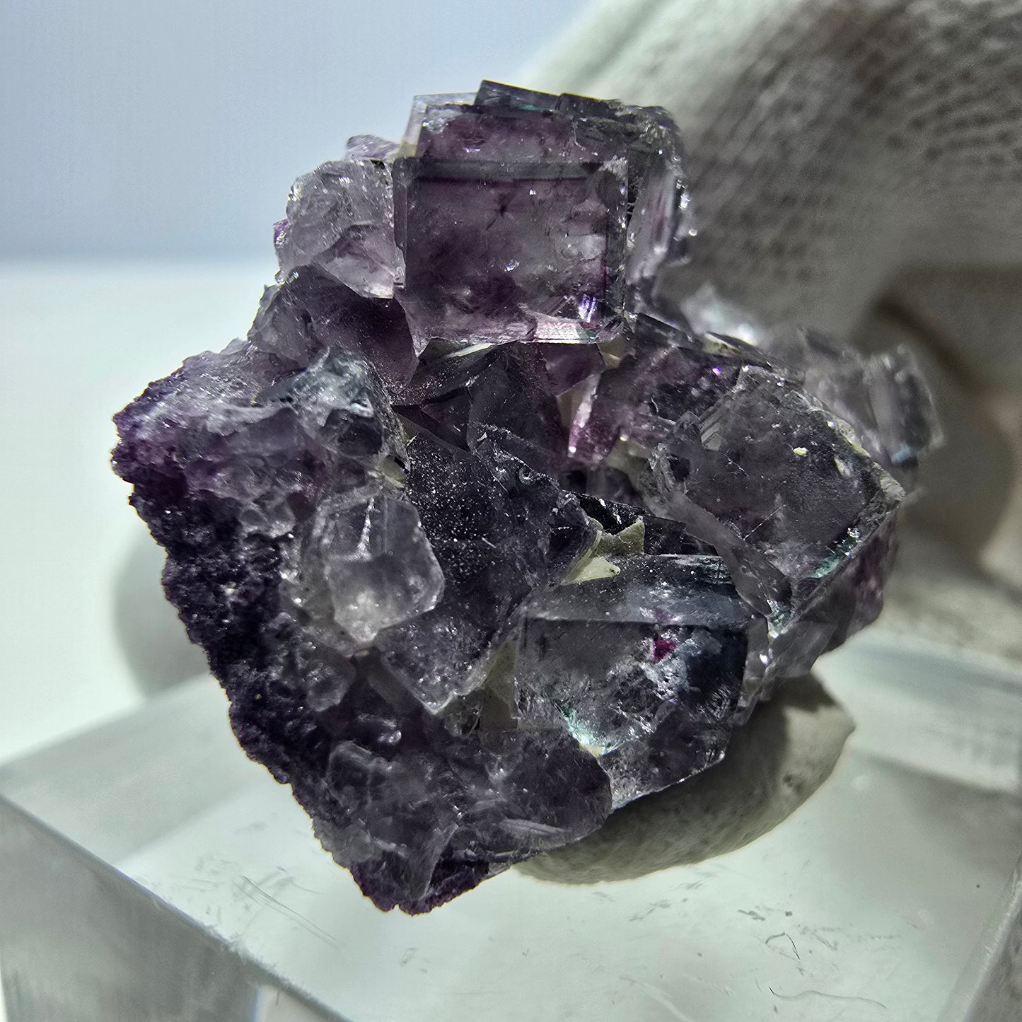 Spécimen de cube de fluorite fantôme transparente, vert-violet zonal, Okorusu, Namibie, 27 x 20 x 12 mm