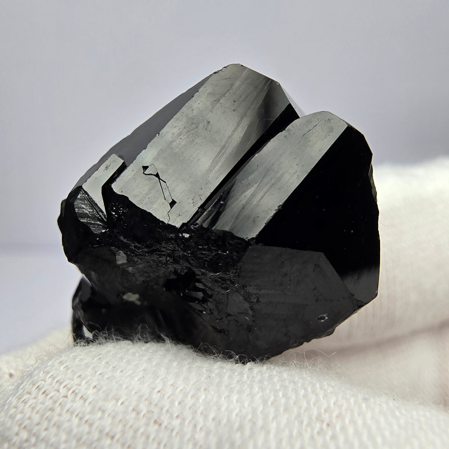 Schörl Turmalin mit Hyalit Stufe schwarz glänzend Erongo, Namibia 27*18*17mm