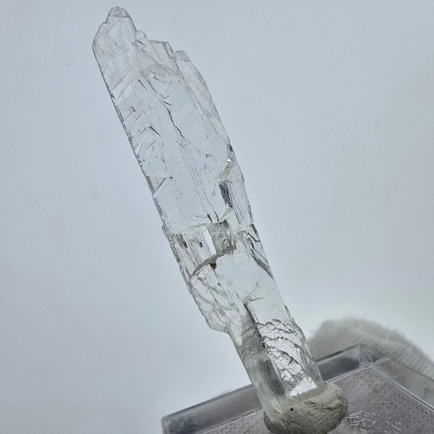 Seltener Kunzit X Spodumen Kristall weiß UV Mineral 46*10*4mm aus Brasilien