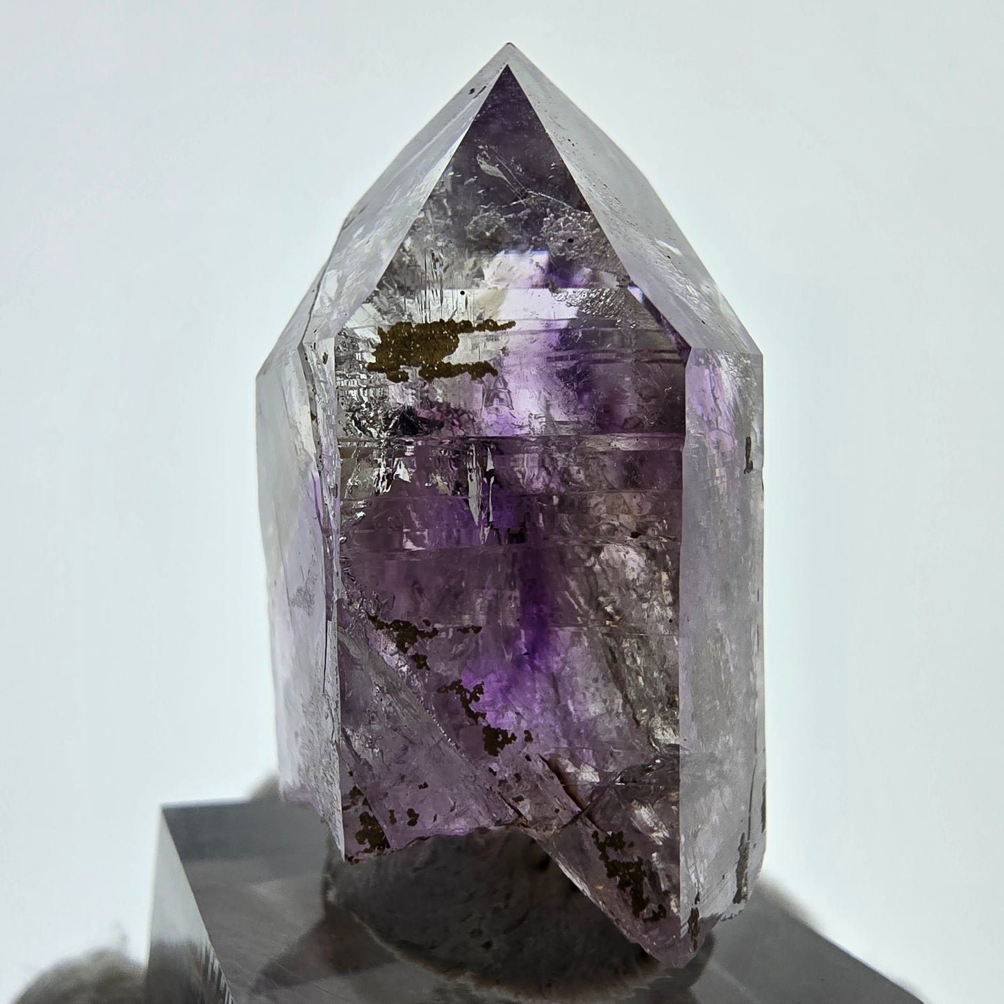 Améthyste fantôme avec hématite, mine Streep, Goboboseb, Namibie, 43 x 30 x 19 mm