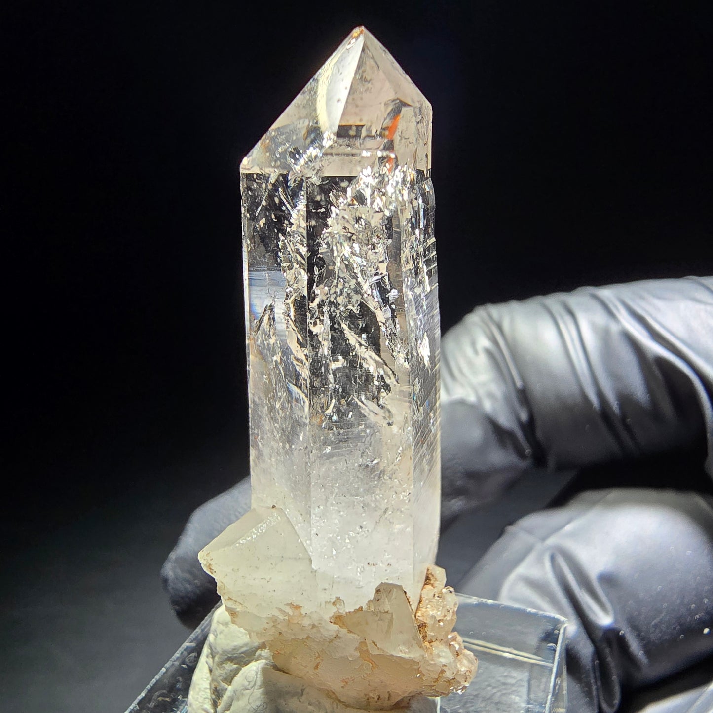 Klare Rauchquarz Spitze mit orangenem Eisen Goboboseb, Namibia 46*16*16mm