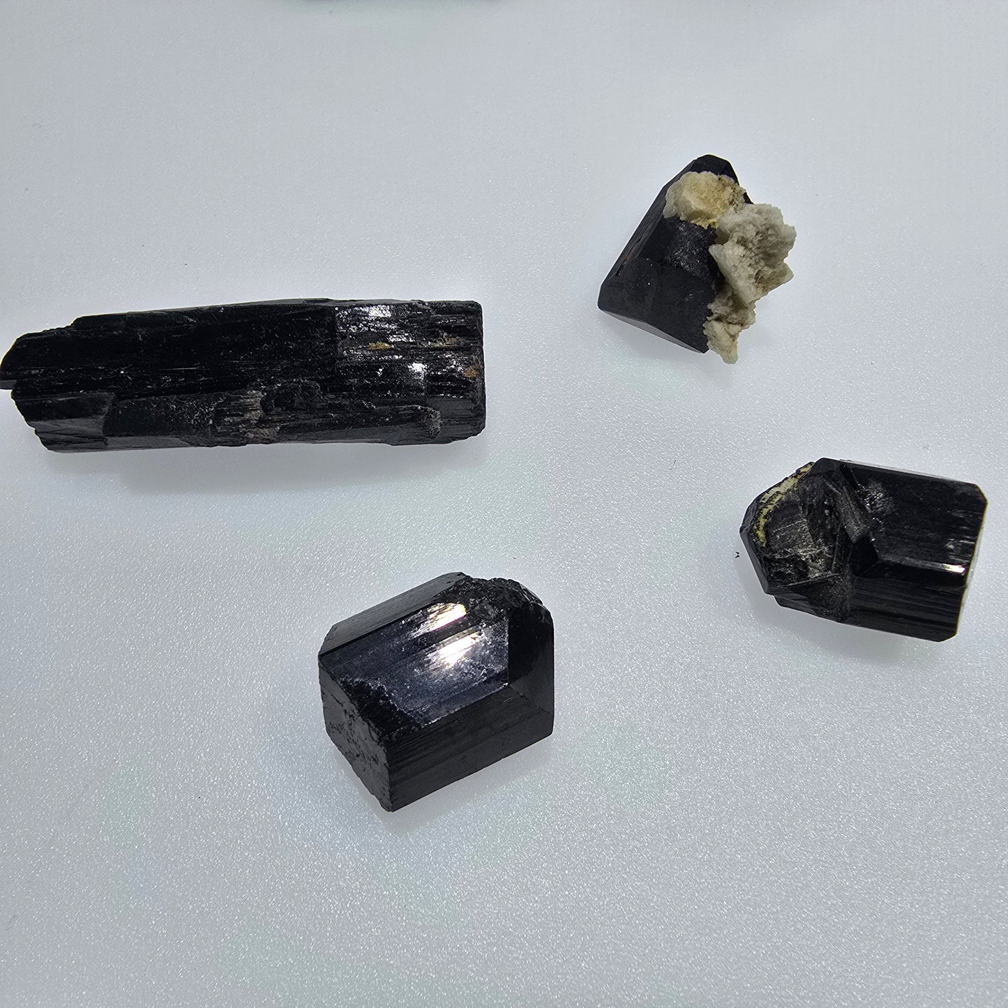 Lot de 16 marches en tourmaline noire Schorl, quartz fumé, orthose, Erongo, Namibie