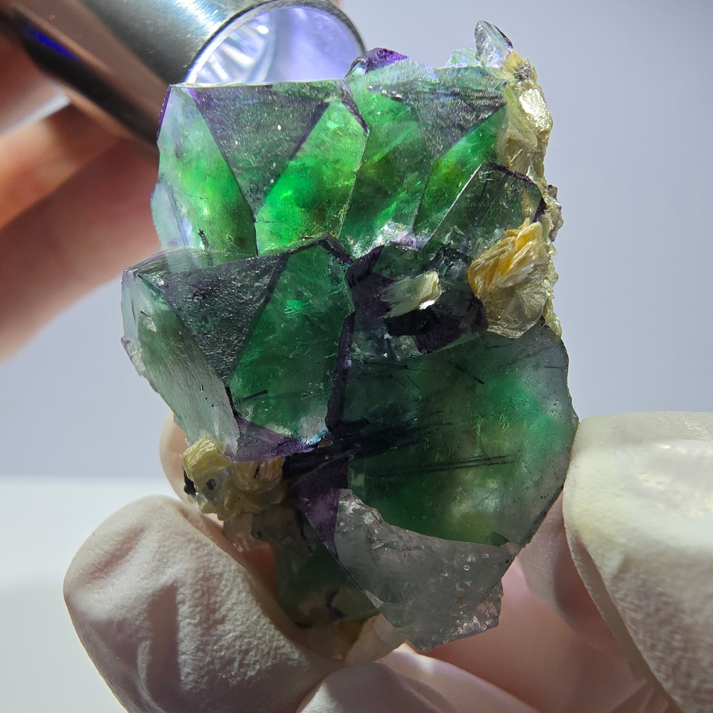 Cube de fluorite fantôme, zonal, muscovite, spécimen de tourmaline Schorl, Erongo, Namibie, 39 x 28 x 22 mm
