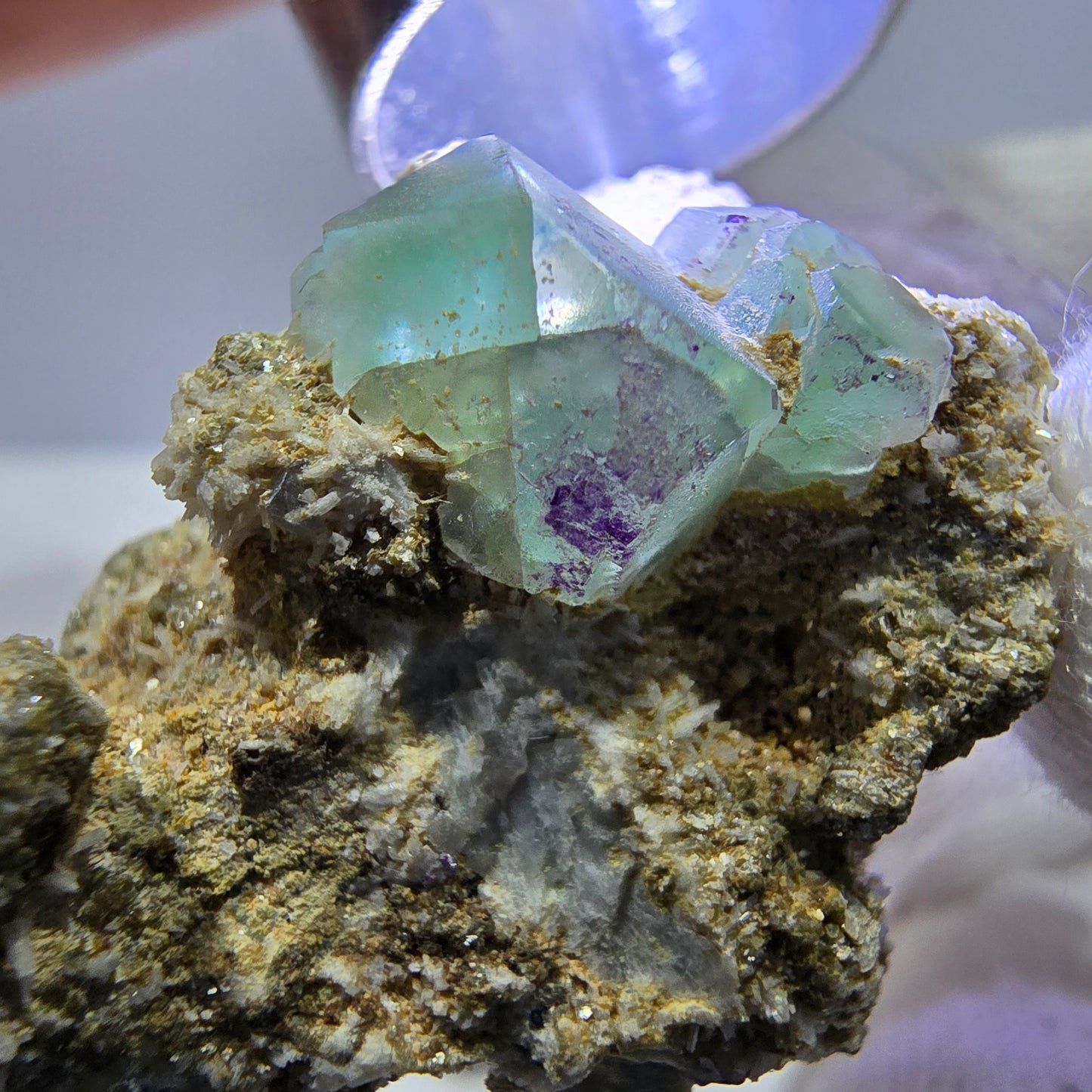 Spécimen de cube de fluorite fantôme zonal, de muscovite et de tourmaline Schorl, Erongo, Namibie, 37 x 25 x 21 mm
