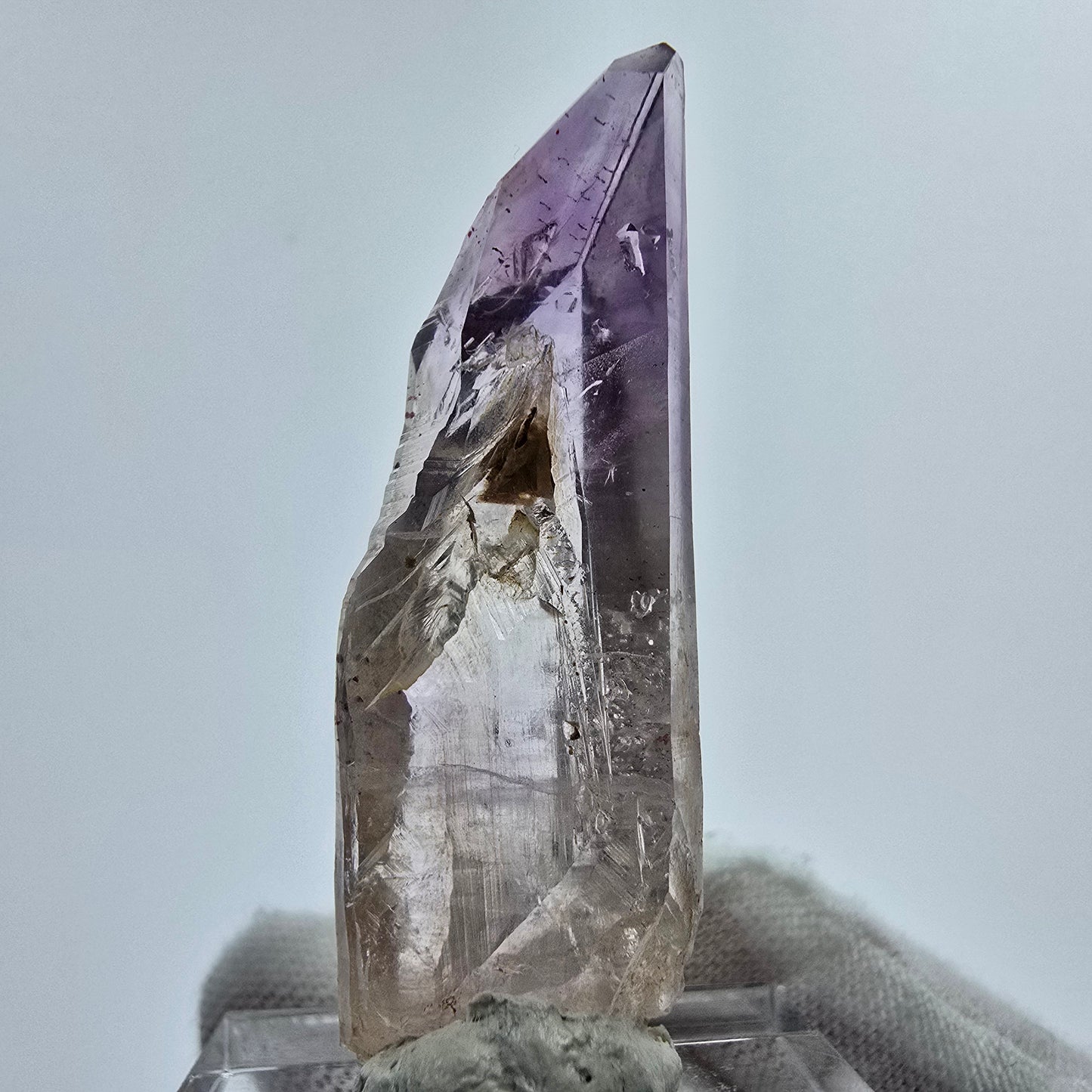 Phantom Amethyst mit rotem Eisen Goboboseb, Namibia 45*14*9mm Mineraliensammlung