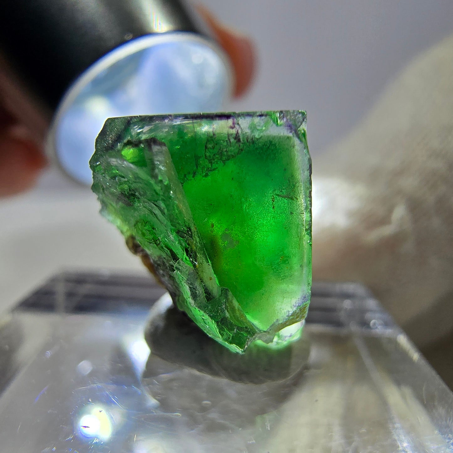 Cube de fluorite fantôme, muscovite et hyalite, spécimen d'Erongo, Namibie, 16 x 15 x 12 mm