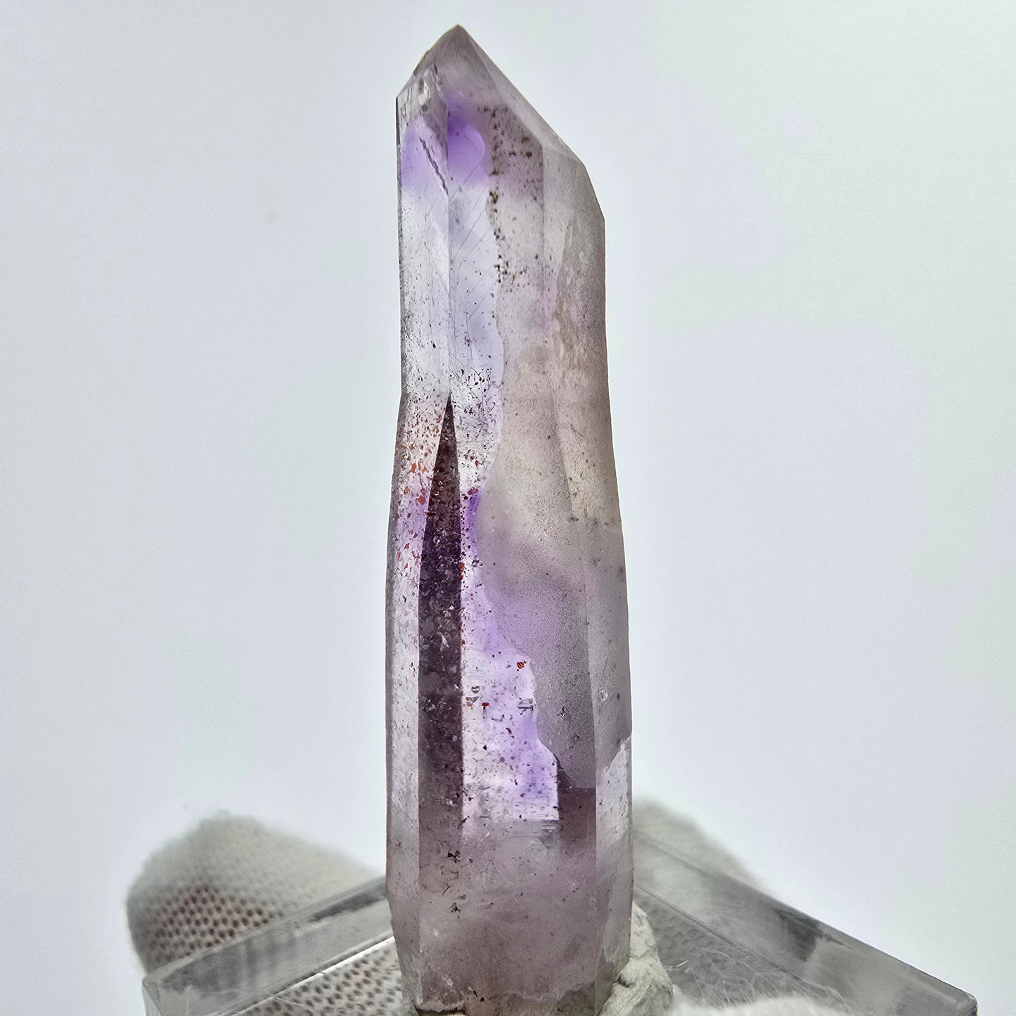 Phantom Amethyst Zepter mit rotem Eisen Goboboseb, Namibia 44*11*9mm Sammlung