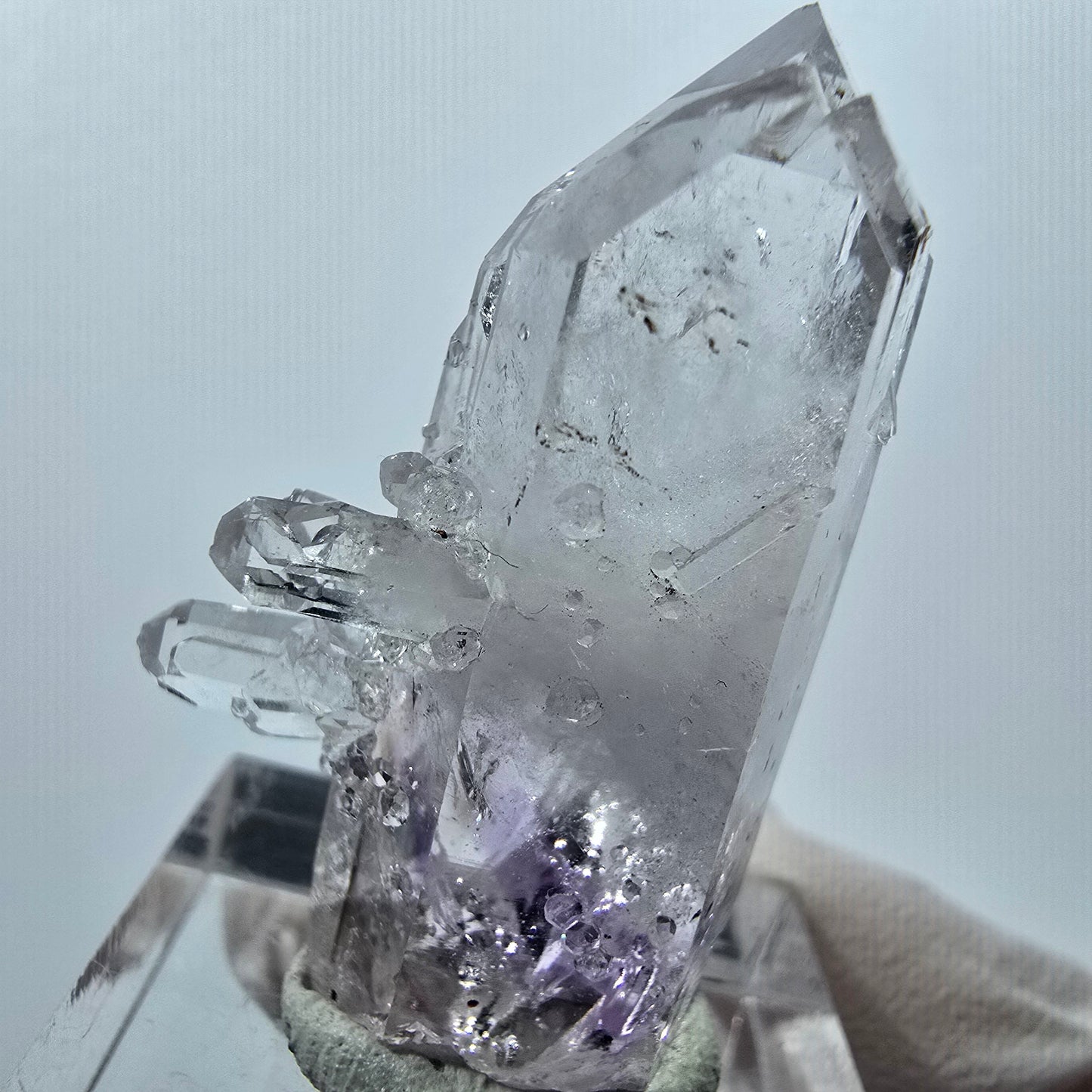 Améthyste fantôme avec analcim, mine d'hématite Streep, Goboboseb, Namibie, 38 x 23 x 14 mm