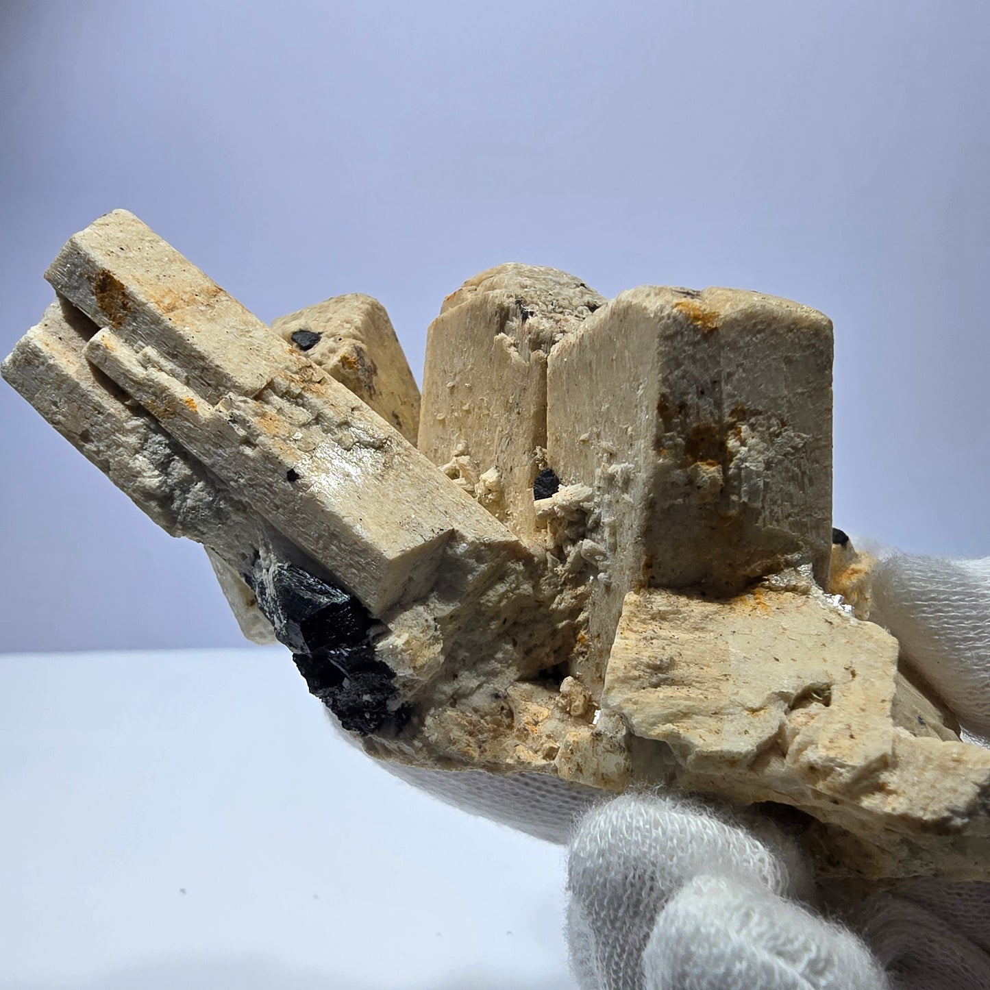 Grand spécimen d'orthose, de tourmaline Schorl et d'hyalite, Erongo, Namibie, 94 x 57 x 50 mm