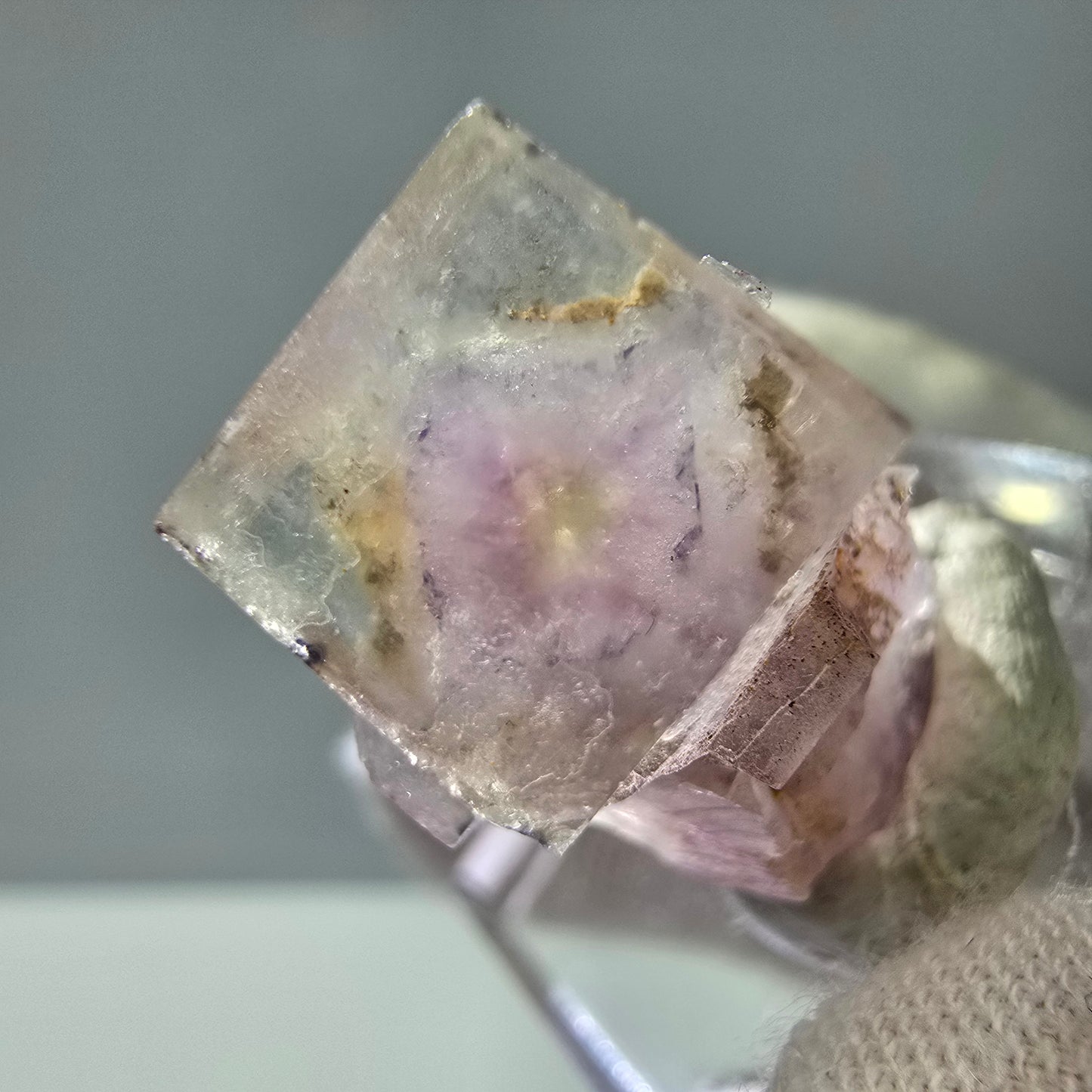 Seltene UV Phantom Fluorit Würfel Stufe lila grün Brandberg, Namibia 26*14*12mm
