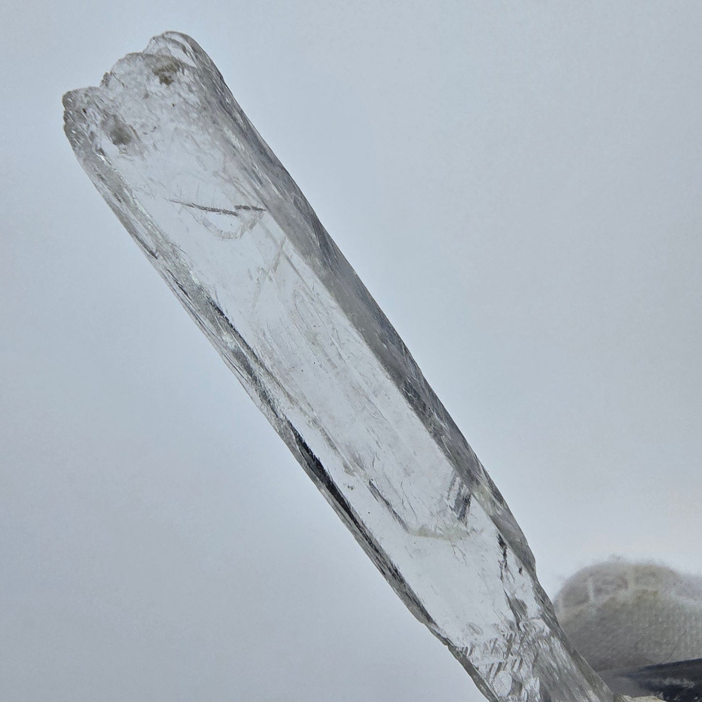 Seltener Kunzit X Spodumen Kristall weiß UV Mineral 54*8*5mm aus Brasilien