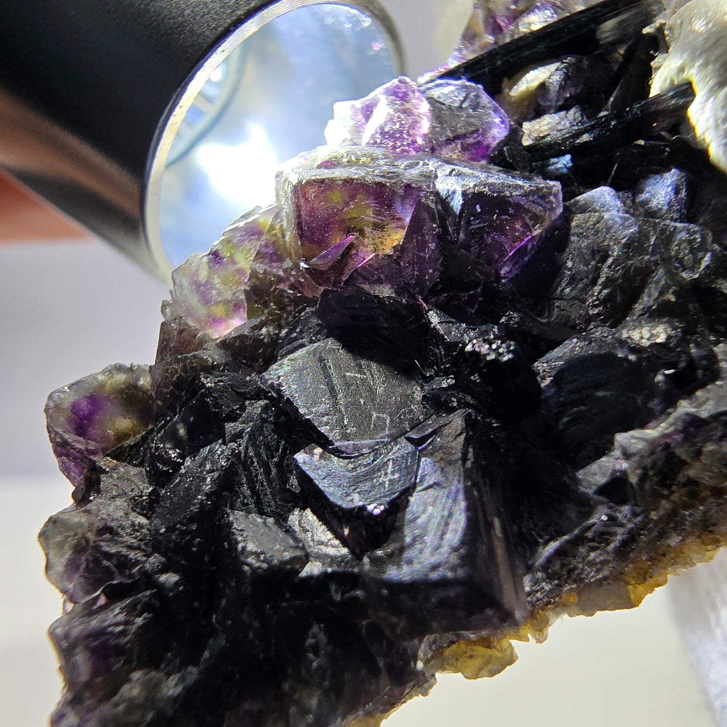 Spécimen de fluorite fantôme colorée, tourmaline scholle, muscovite, Erongo, Namibie, 36 x 28 x 16 mm