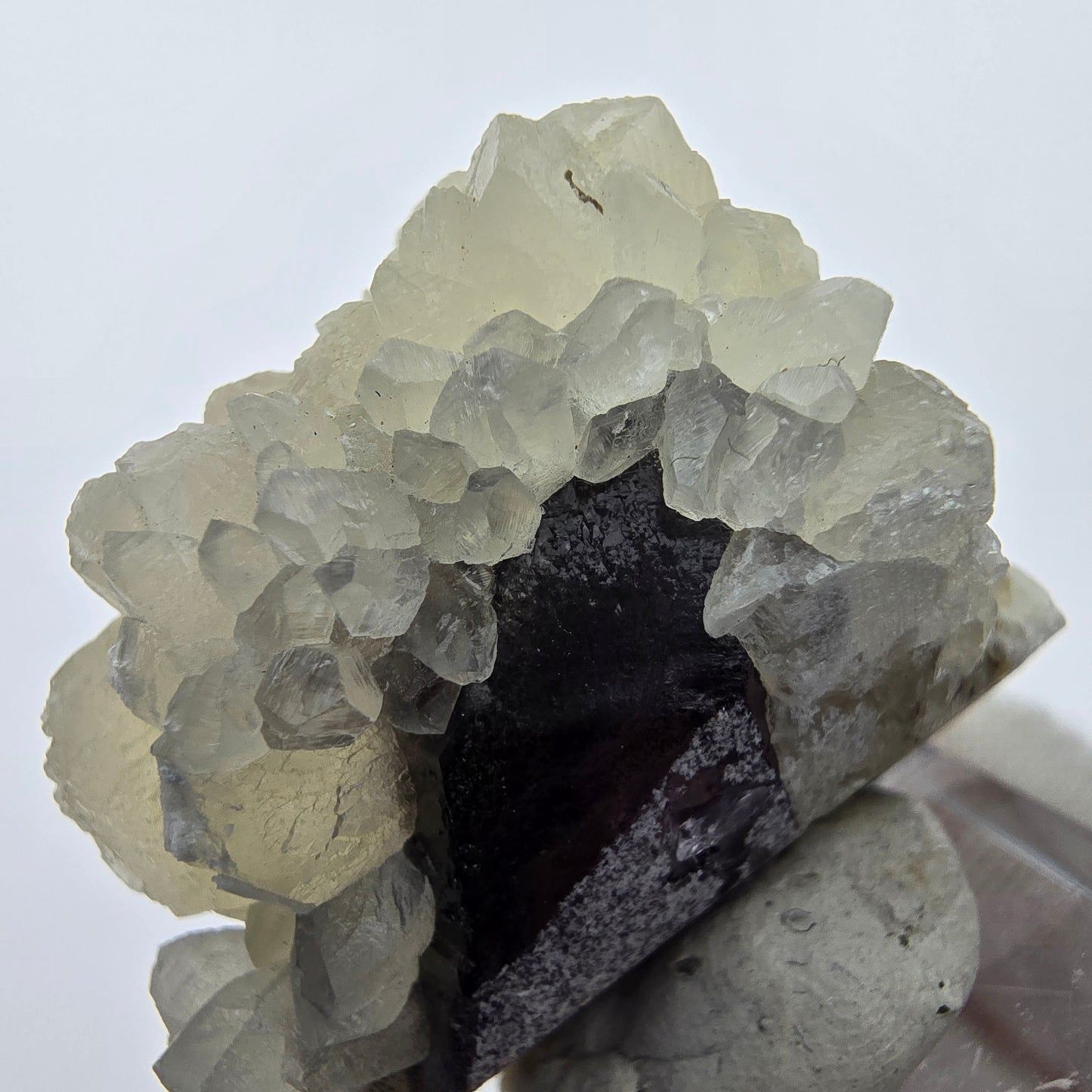 UV Calcit auf Amethyst Streep Mine Goboboseb Namibia 38*25*27mm Sammlung