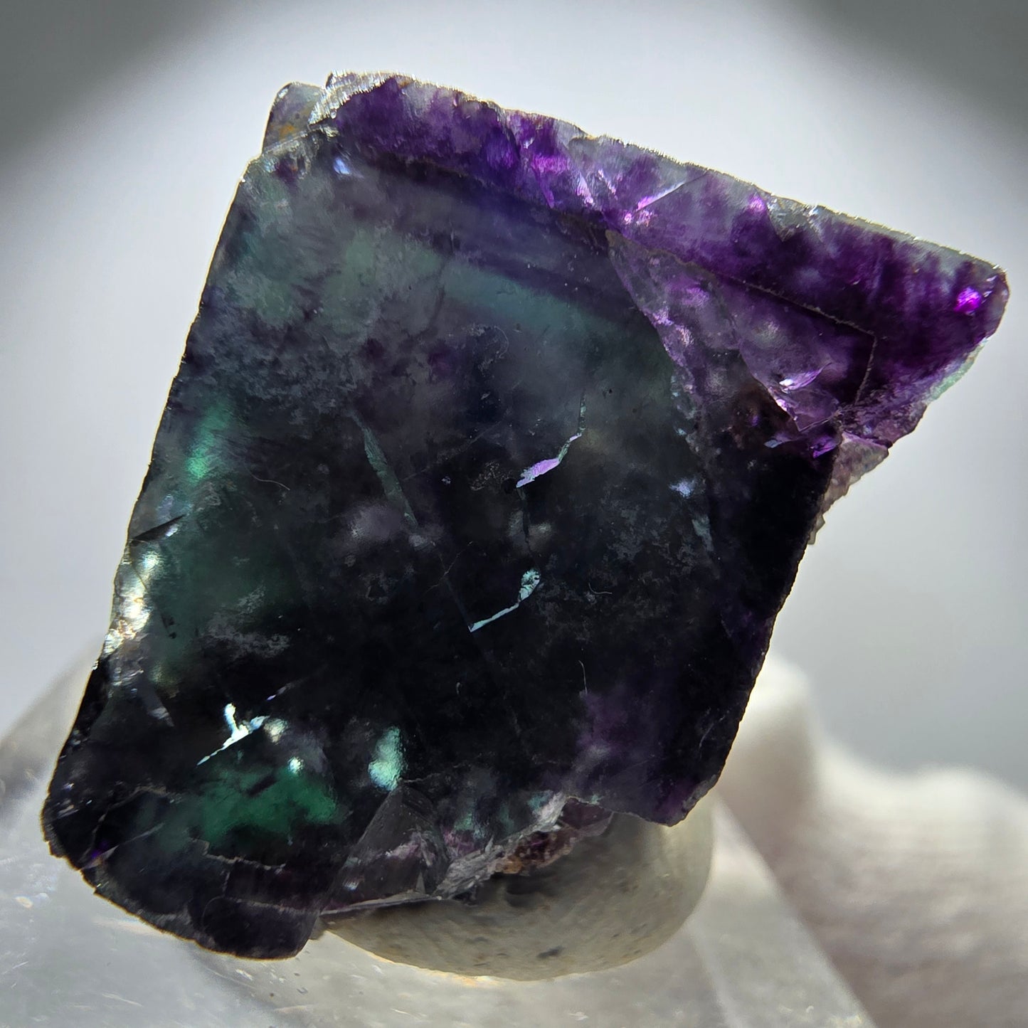 Spécimen rare de cube de fluorite fantôme, vert zonal et violet, Okorusu, Namibie, 28 x 25 x 18 mm
