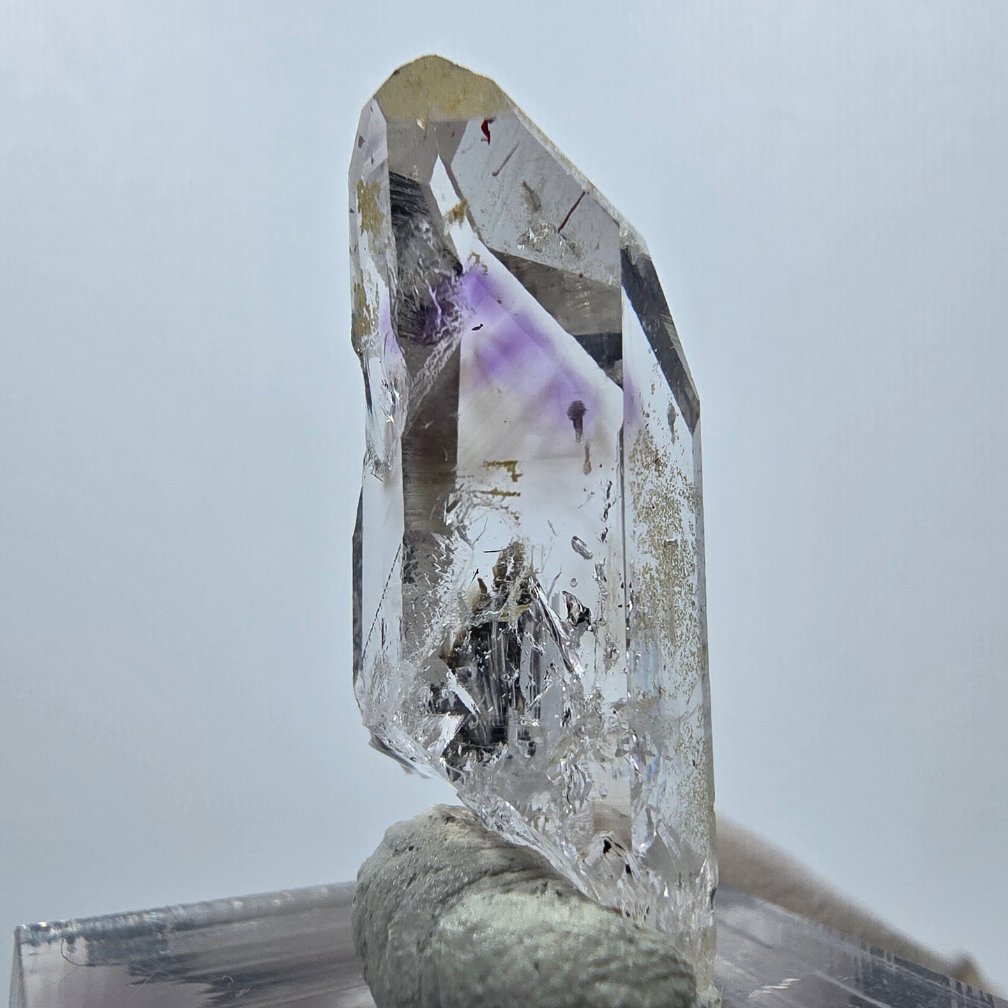 Améthyste fantôme avec hématite, mine Streep, Goboboseb, Namibie, 32 x 10 x 10 mm