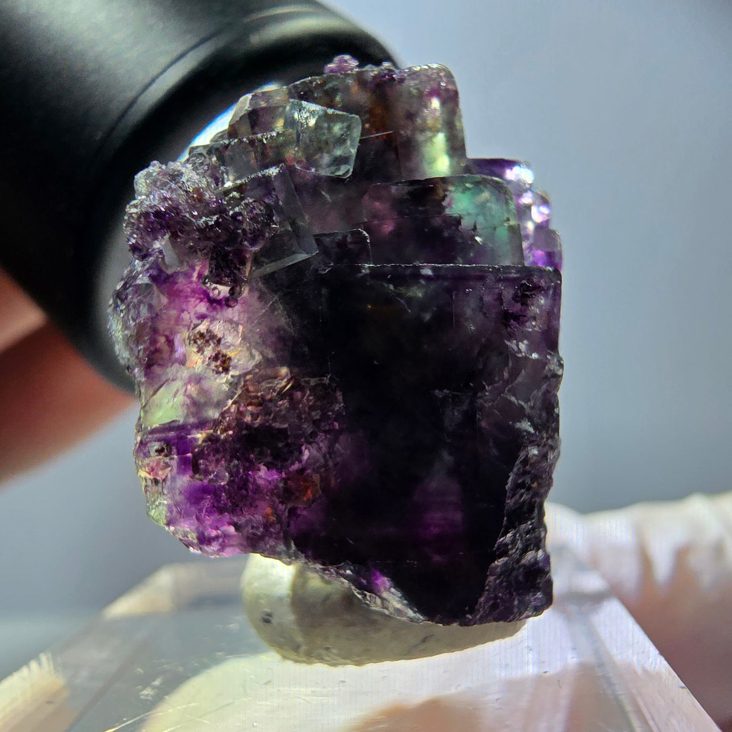 Spécimen rare de cube de fluorite, vert violet, Okorusu, Namibie, 25 x 18 x 18 mm