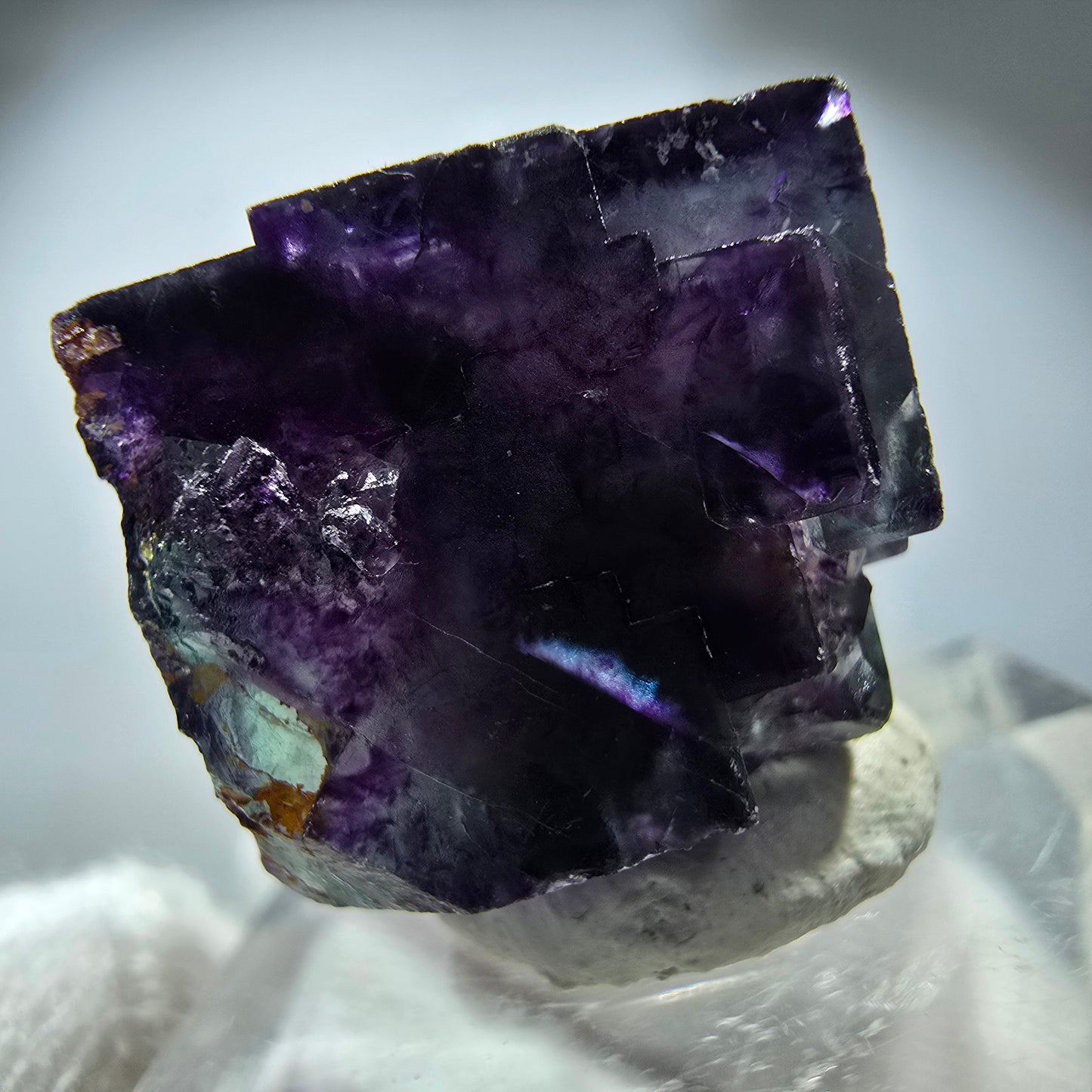 Rare spécimen de cube de fluorite fantôme, vert-violet zonal, Okorusu, Namibie, 22 x 21 x 15 mm