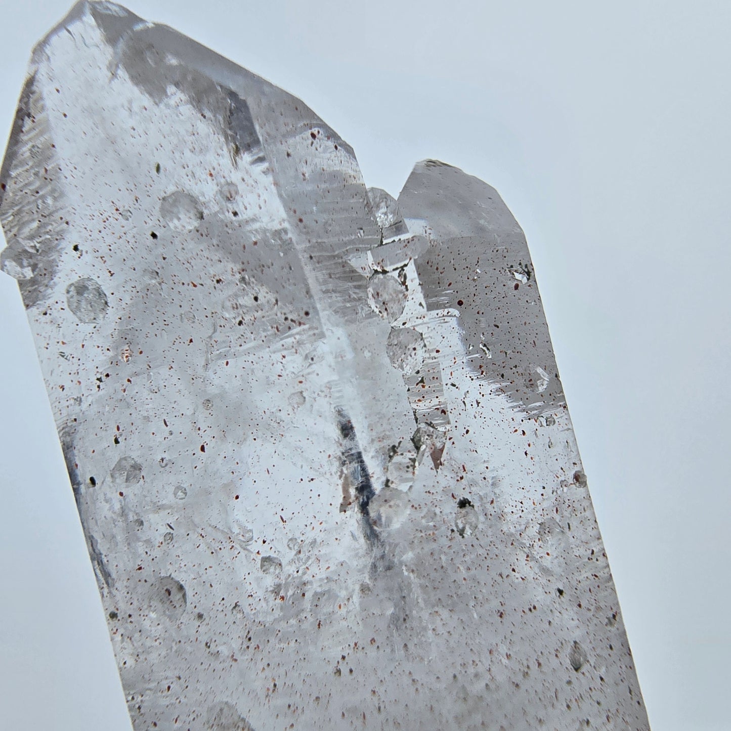 Phantom Amethyst mit Analcim, Hämatit Streep Mine, Goboboseb, Namibia 37*18*17mm