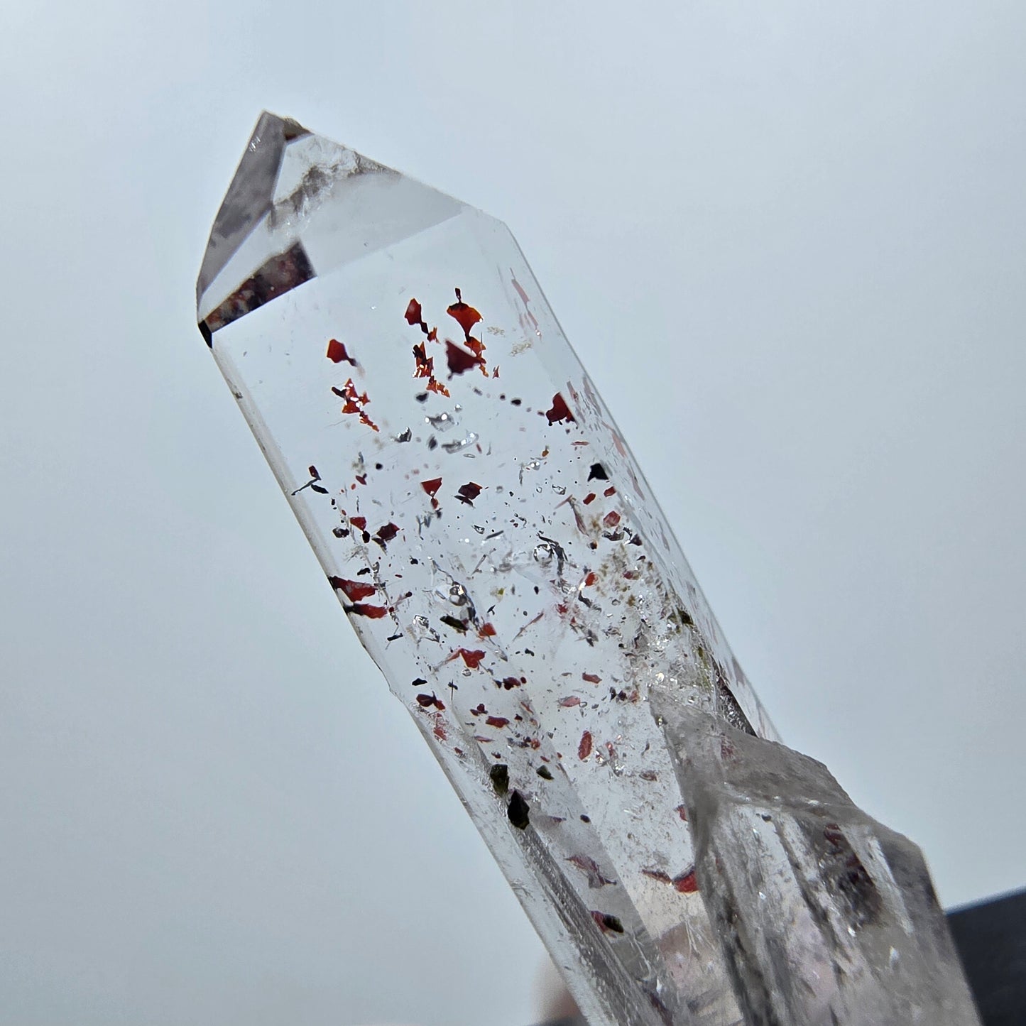 Quartz clair Harlequin Mine Point Streep, Goboboseb, Namibie 34 x 11 x 8 mm