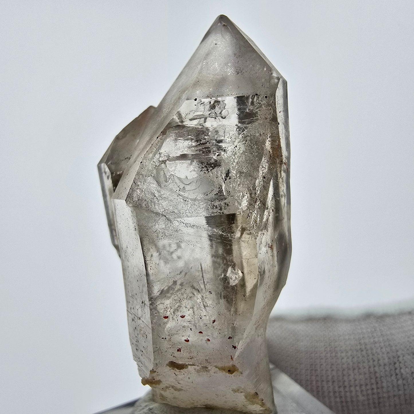 Enhydro Phantom Sceptre à Quartz Fumé Niveau 1x Bubble Goboboseb, Namibie 47*23*17mm