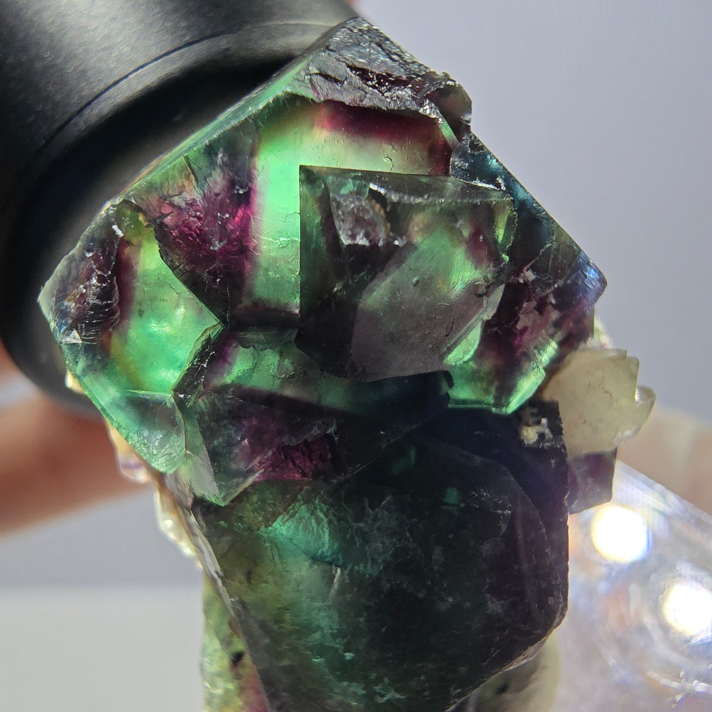 Rare cube de fluorite UV, spécimen de quartz, vert violet, Okorusu, Namibie 32 x 26 x 15 mm