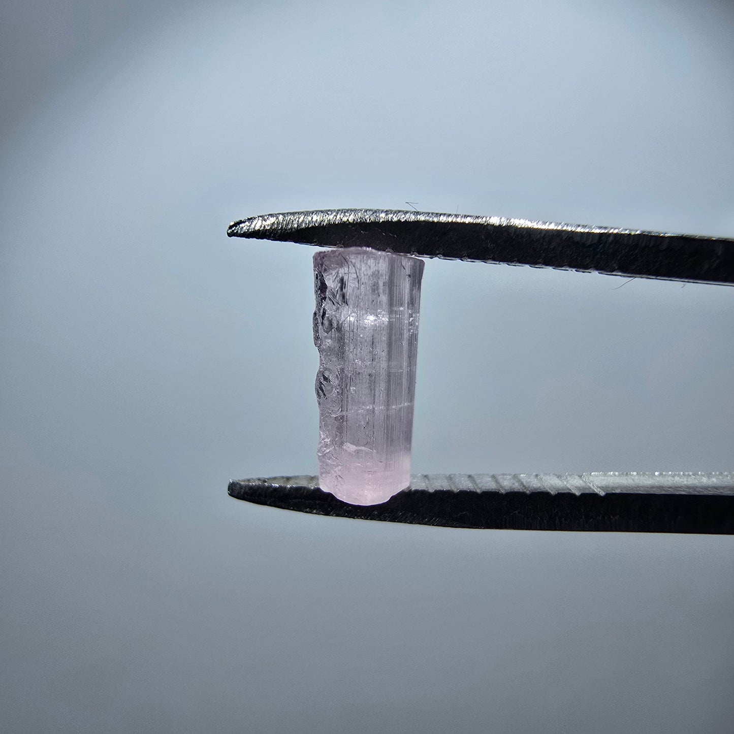 Cristal de tourmaline rubellite rare, rose Minas Gerais, Brésil 7 x 5 x 3 mm