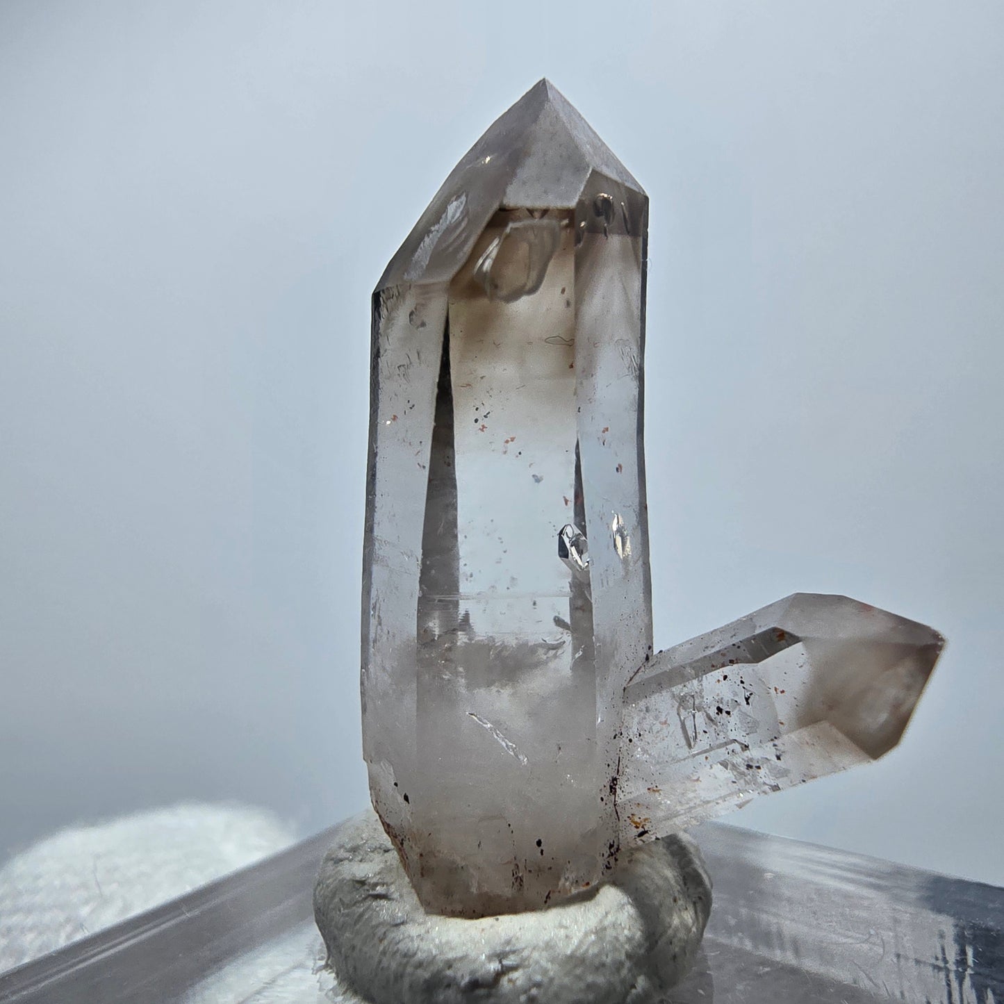 Amas de quartz fumé fantôme transparent, Goboboseb, Namibie, 27 x 17 x 10 mm