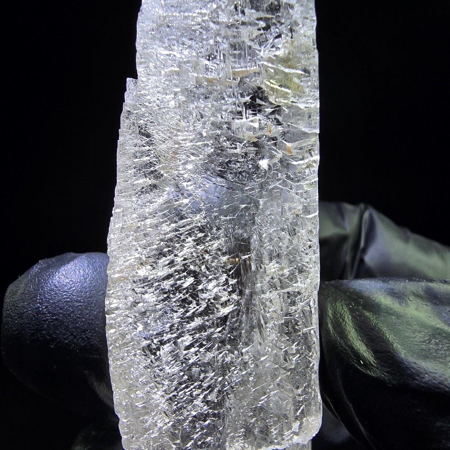 Seltener Kunzit Spodumen Kristall weiß UV Mineral 73*22*13mm Brasilien Sammlung