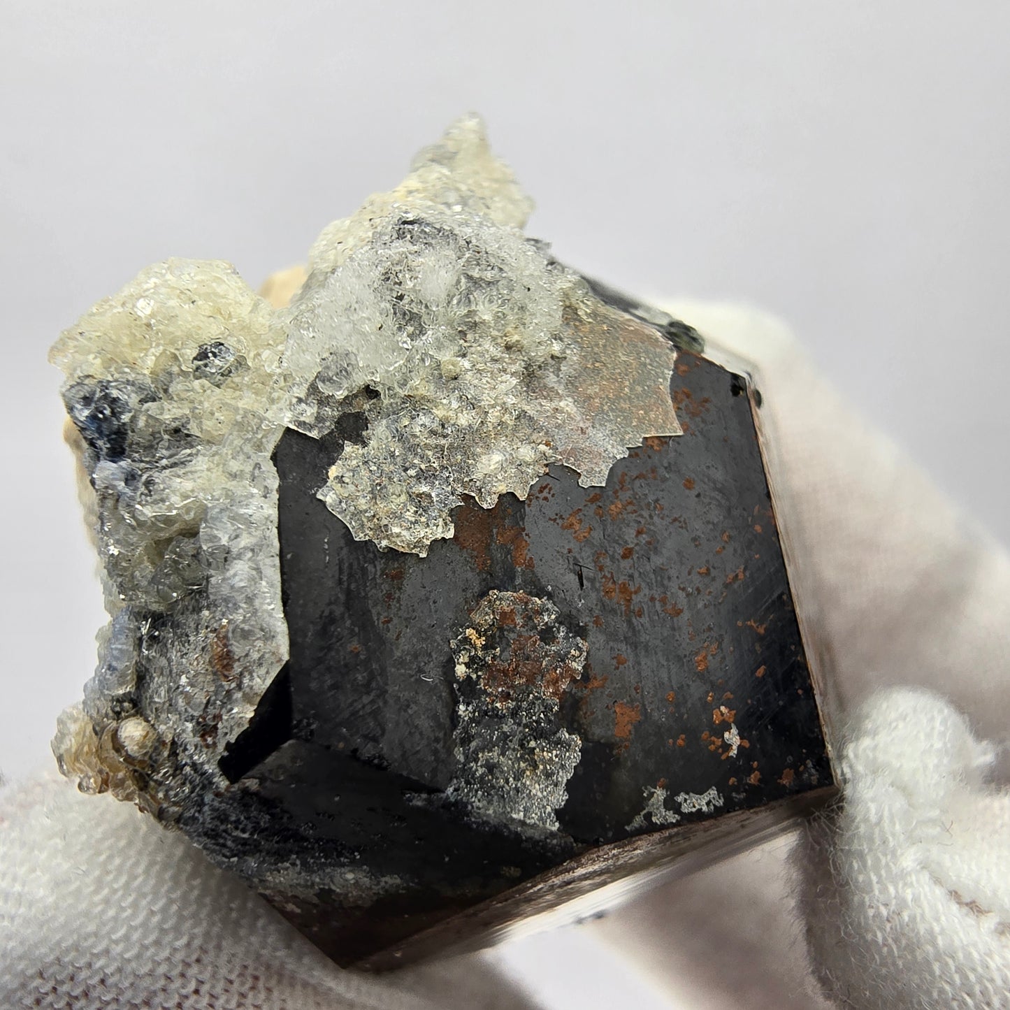 Symmetrische Schörl Turmalin, Hyalit Stufe Erongo, Namibia 38*32*30mm Sammlung