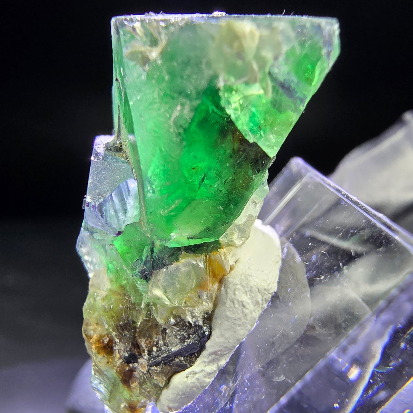 Seltene Phantom Fluorit Würfel, Schörl Stufe 34*19*14mm aus Erongo, Namibia