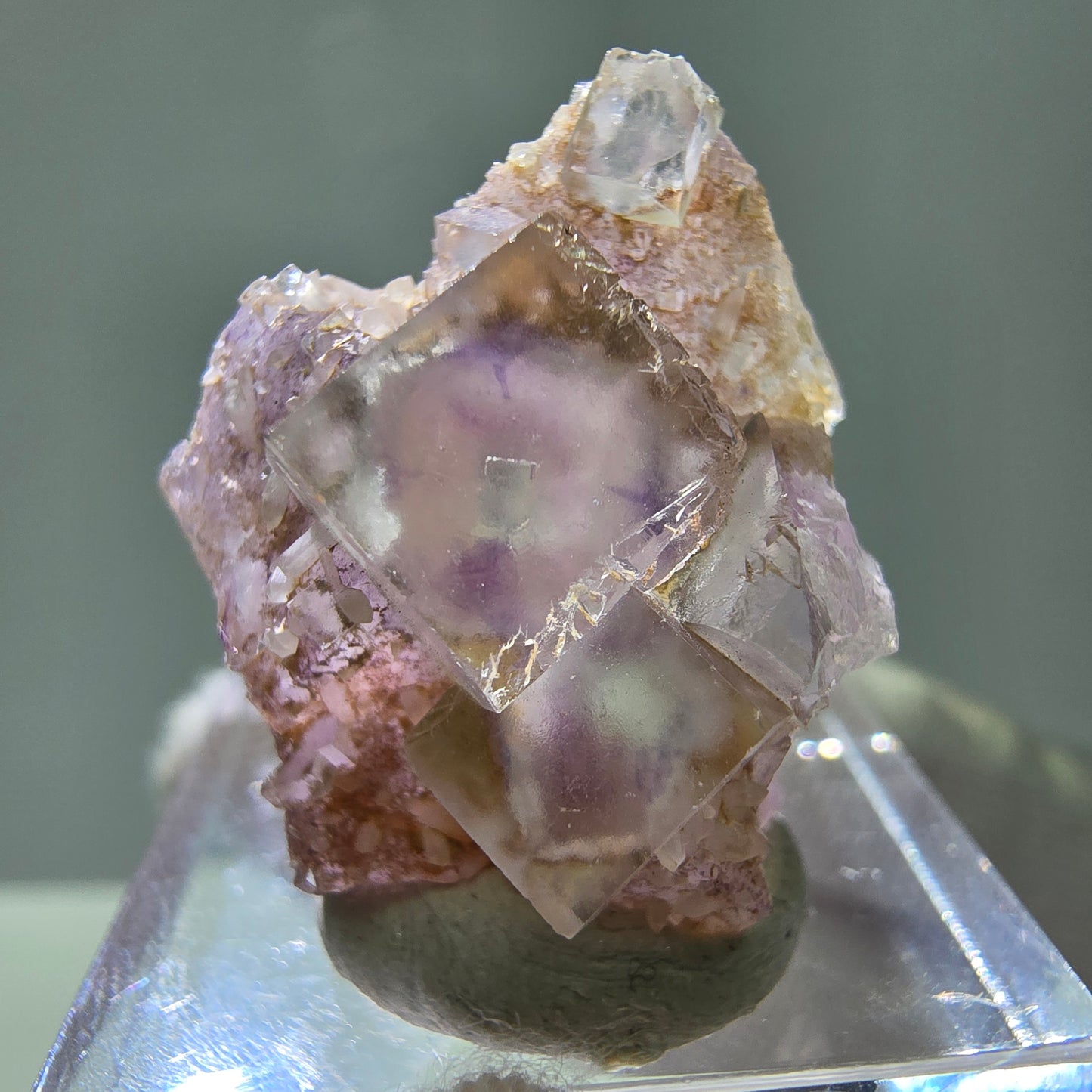 Seltene UV Phantom Fluorit Würfel, Quarz Stufe Brandberg, Namibia 25*22*12mm
