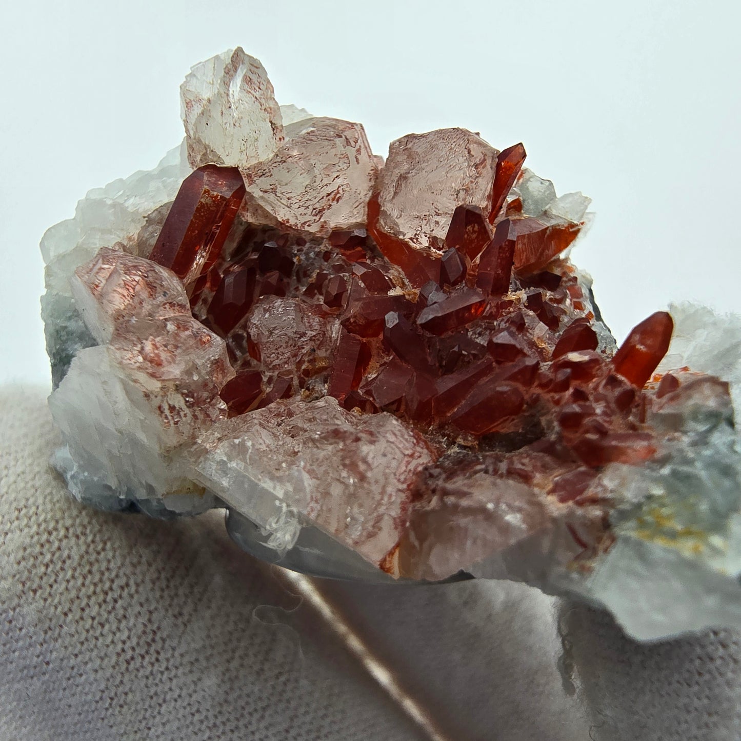 Rote Hämatit Quarz, UV Calcit Stufe Streep Mine, Goboboseb, Namibia 40*25*25mm